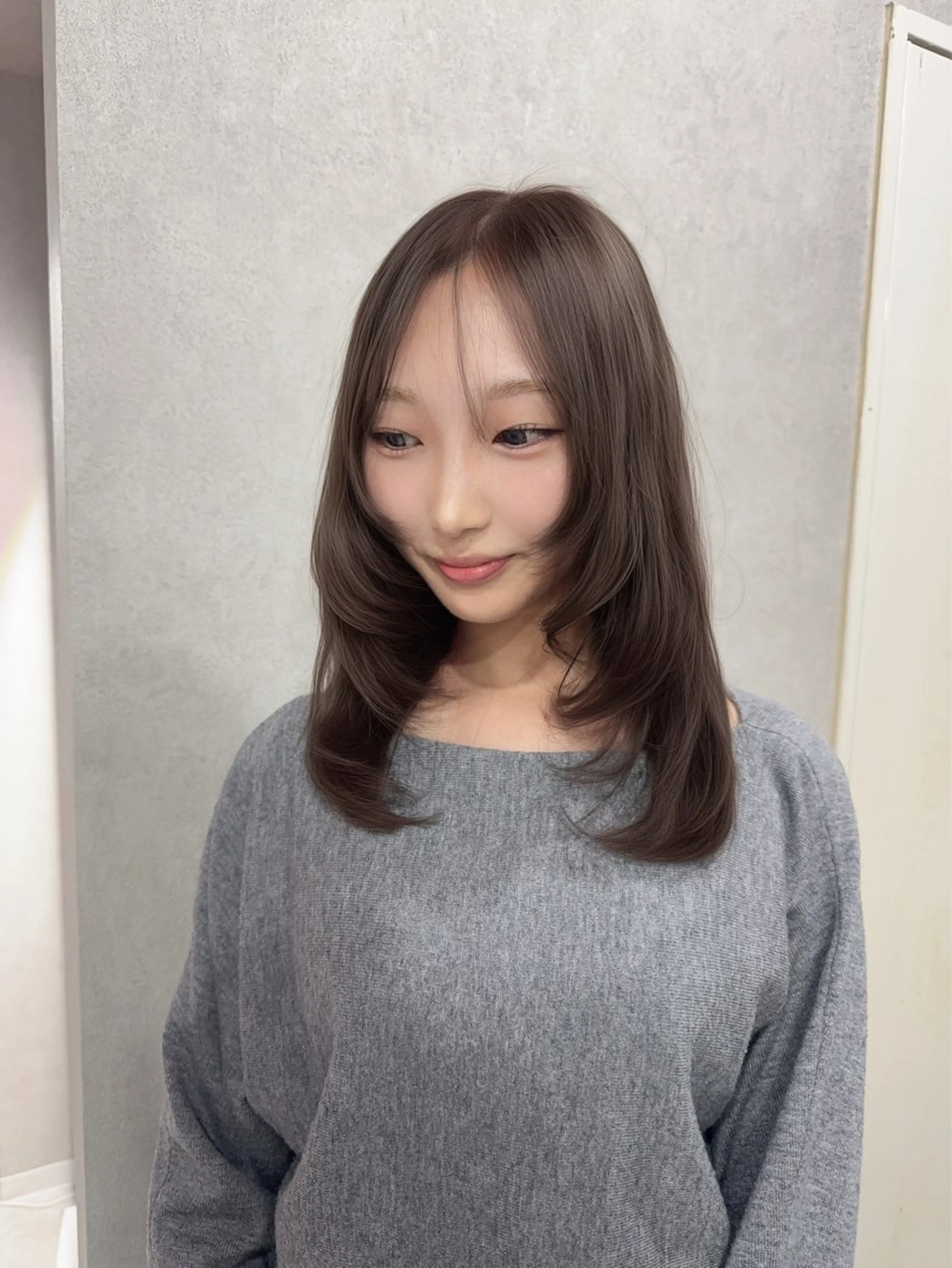 ロング カラー アッシュ アッシュブラウン ベージュカラー 黒髪 ブリーチ カット ヘアカラー トリートメント 赤み無し柔らかカラー 【梅田】madokaのヘアスタイル