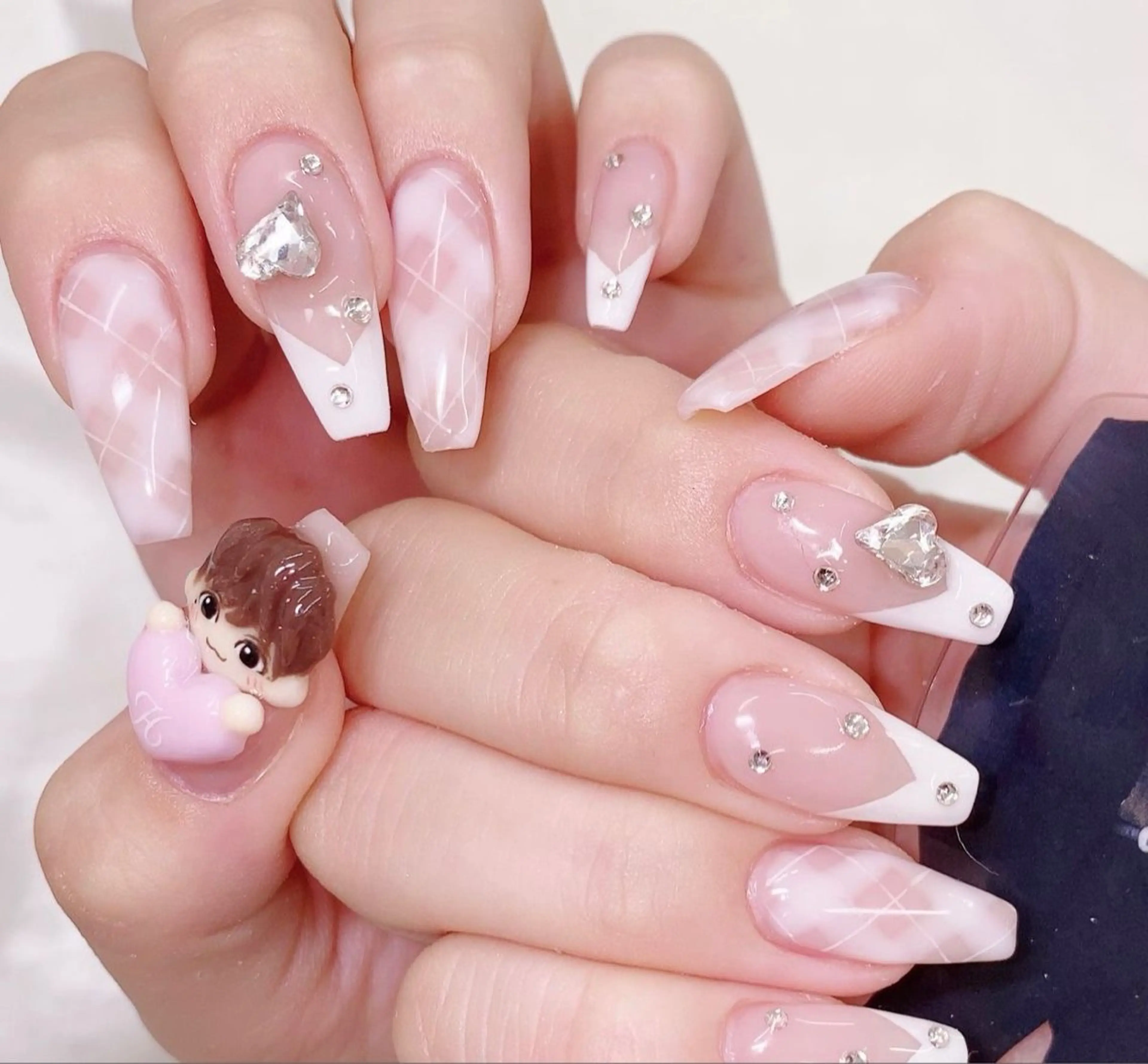 ネイル マグネットネイル ピンク ネイルチップ 冬ネイル Lee Nailsのネイルデザイン