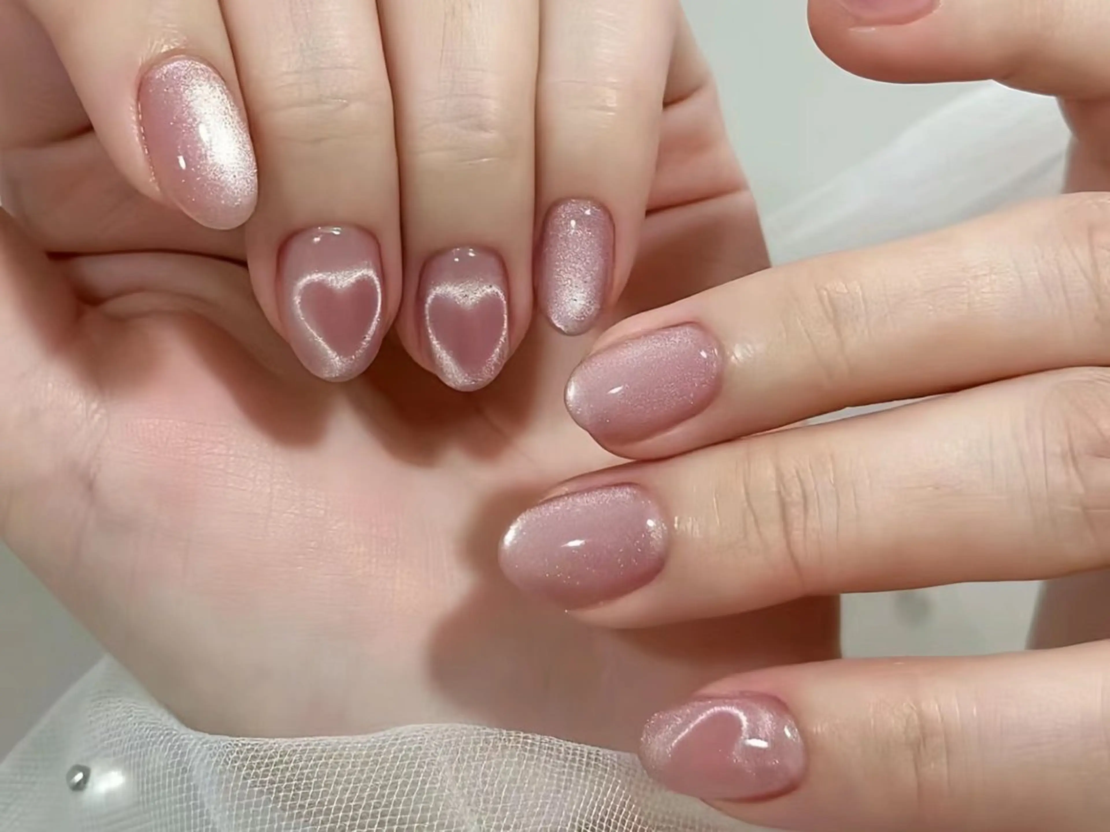 SNSで話題のハートマグネット ネイル￥8500の写真