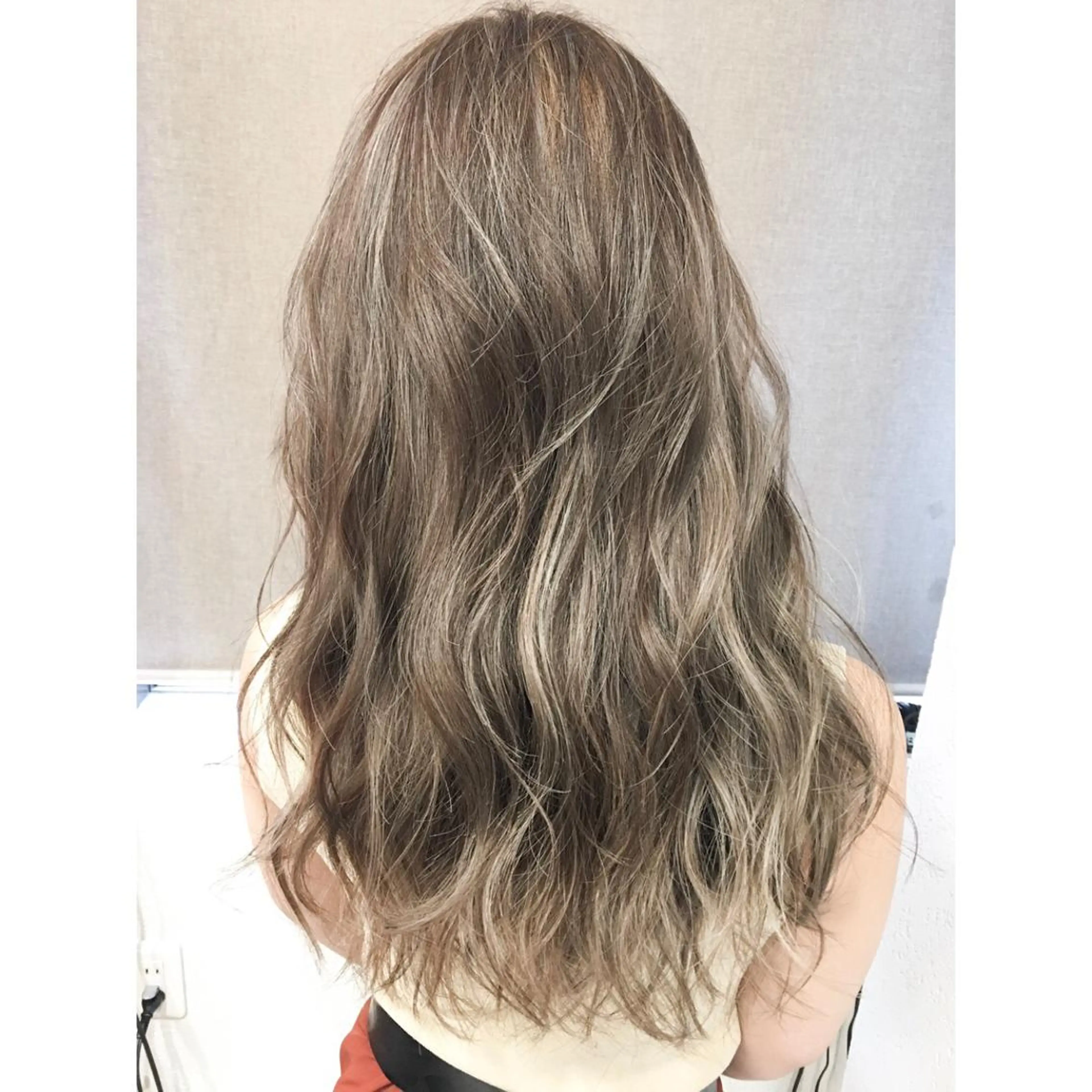 セミロング カラー ネイル マツエク・マツパ ベージュカラー ヘアカラー トリートメント 井上 一平のヘアスタイル