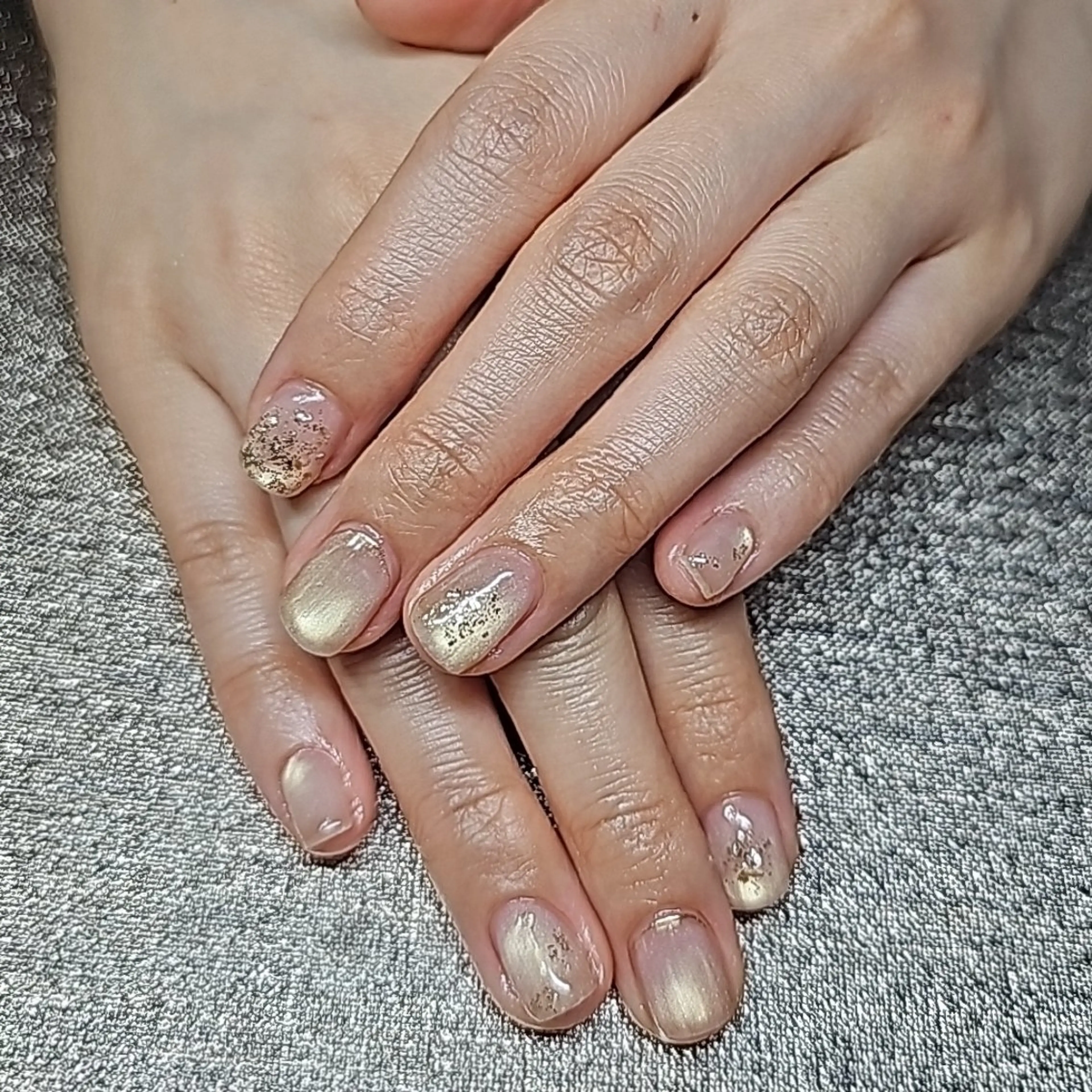 ネイル ゴールド ラメ(グリッター) マグネットネイル salon de Princess所属・salon de  Princessのネイルデザイン