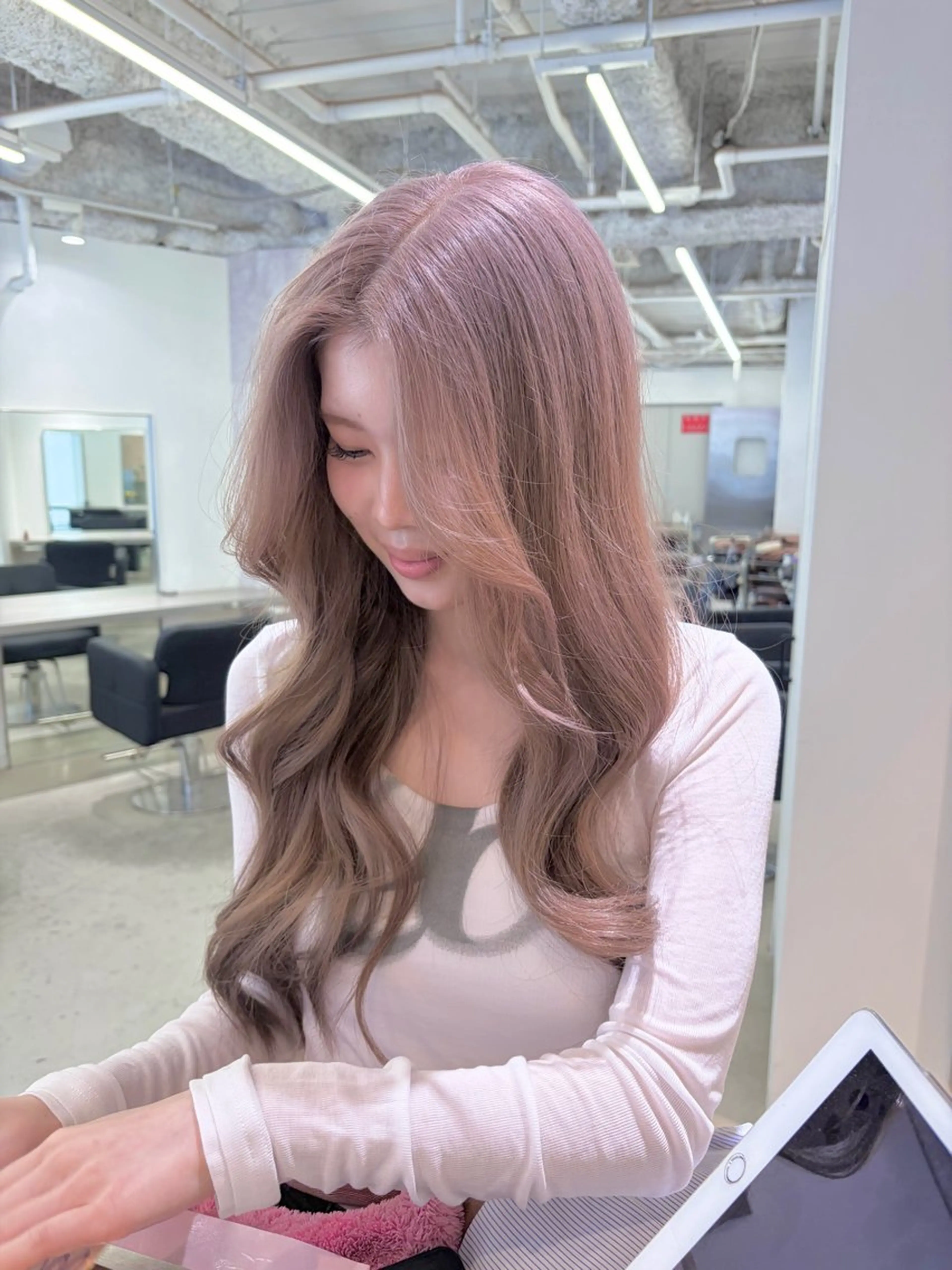 ロング カラー ブリーチ カット ヘアカラー トリートメント EIGHT ／SHU🩶のヘアスタイル