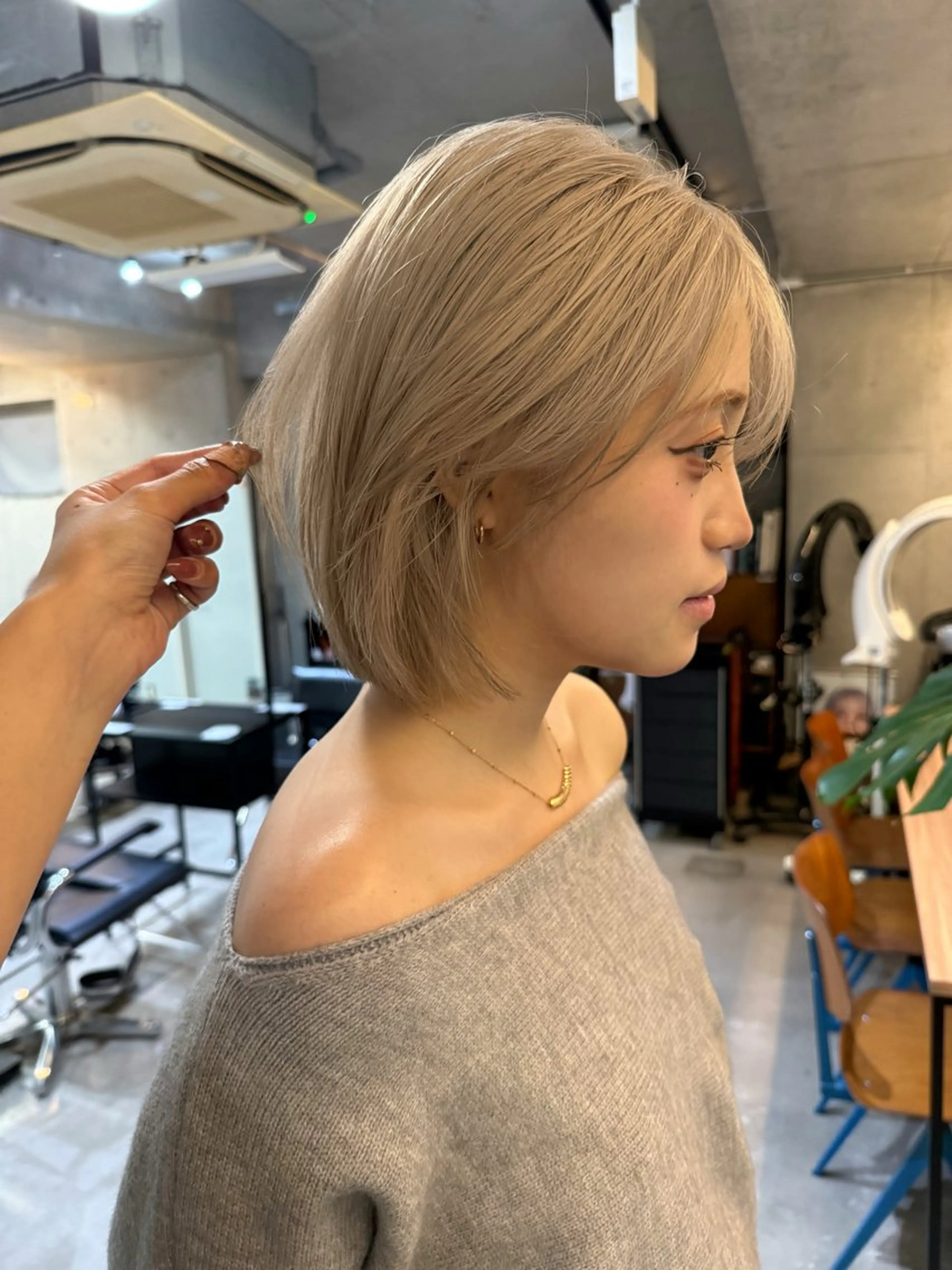 ショート ボブレイヤー ボブ 卒業式のヘアスタイル レイヤーカット 外ハネヘア カット ヘアカラー レイヤーカット\ウル フ　chinatsuのヘアスタイル