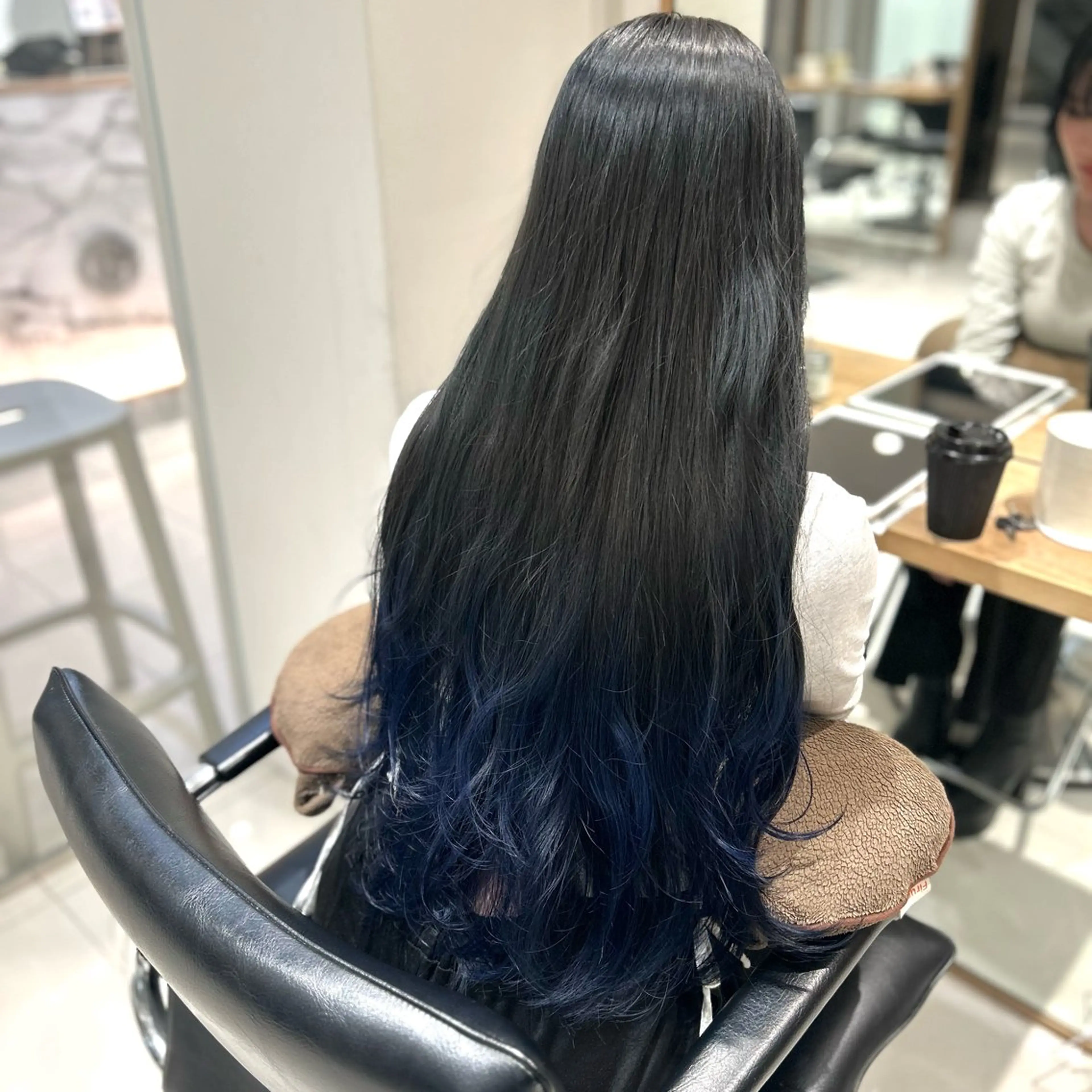 カラー ブリーチ ブルーカラー グラデーションカラー ヘアカラー ︎︎🌟韓国艶カラー ︎🌟璃奈 (ﾘﾅ)のヘアスタイル