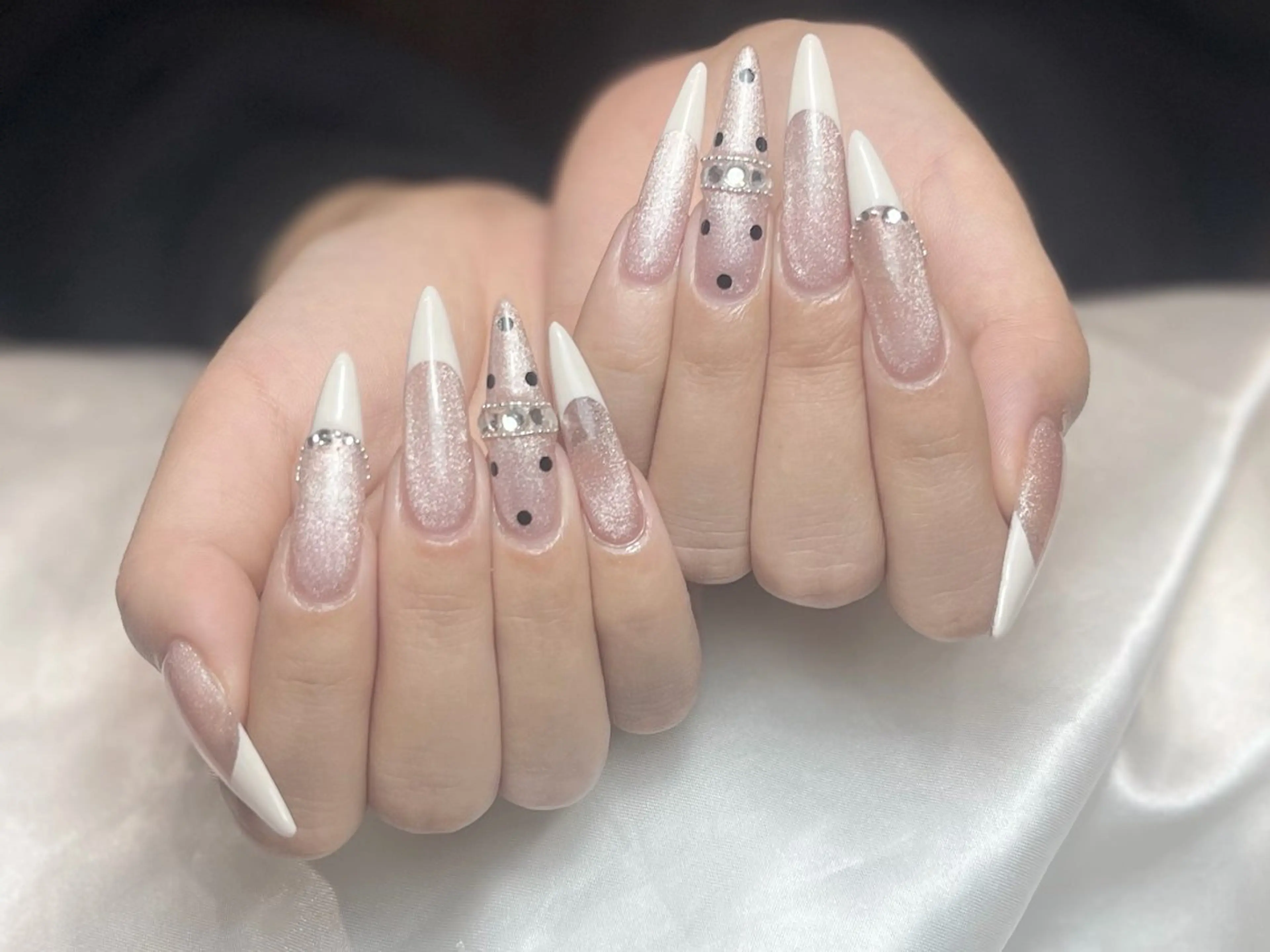 ネイル ドット フレンチネイル ハンドネイル salon de Tiara 碧のネイルデザイン