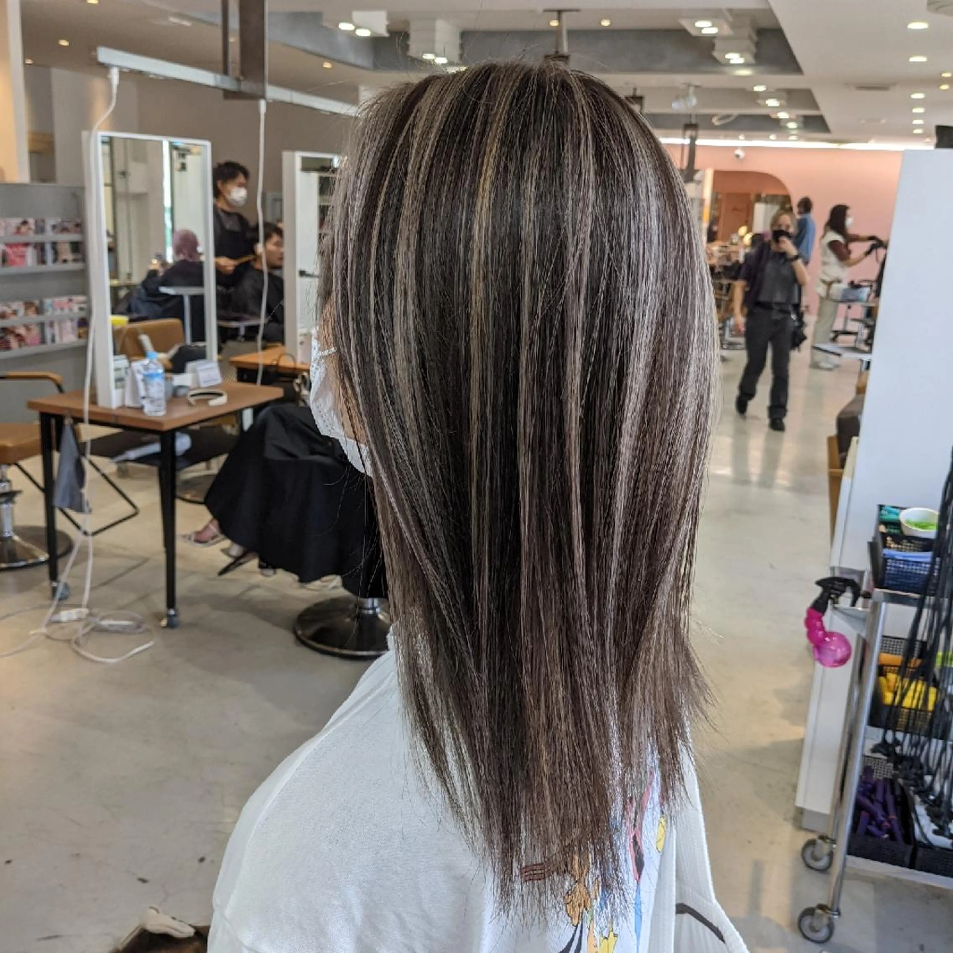 ミディアム カラー ハイライトカラー ハイライト カット ヘアカラー トリートメント nameless髪質 改善ブリーチ心斎橋のヘアスタイル