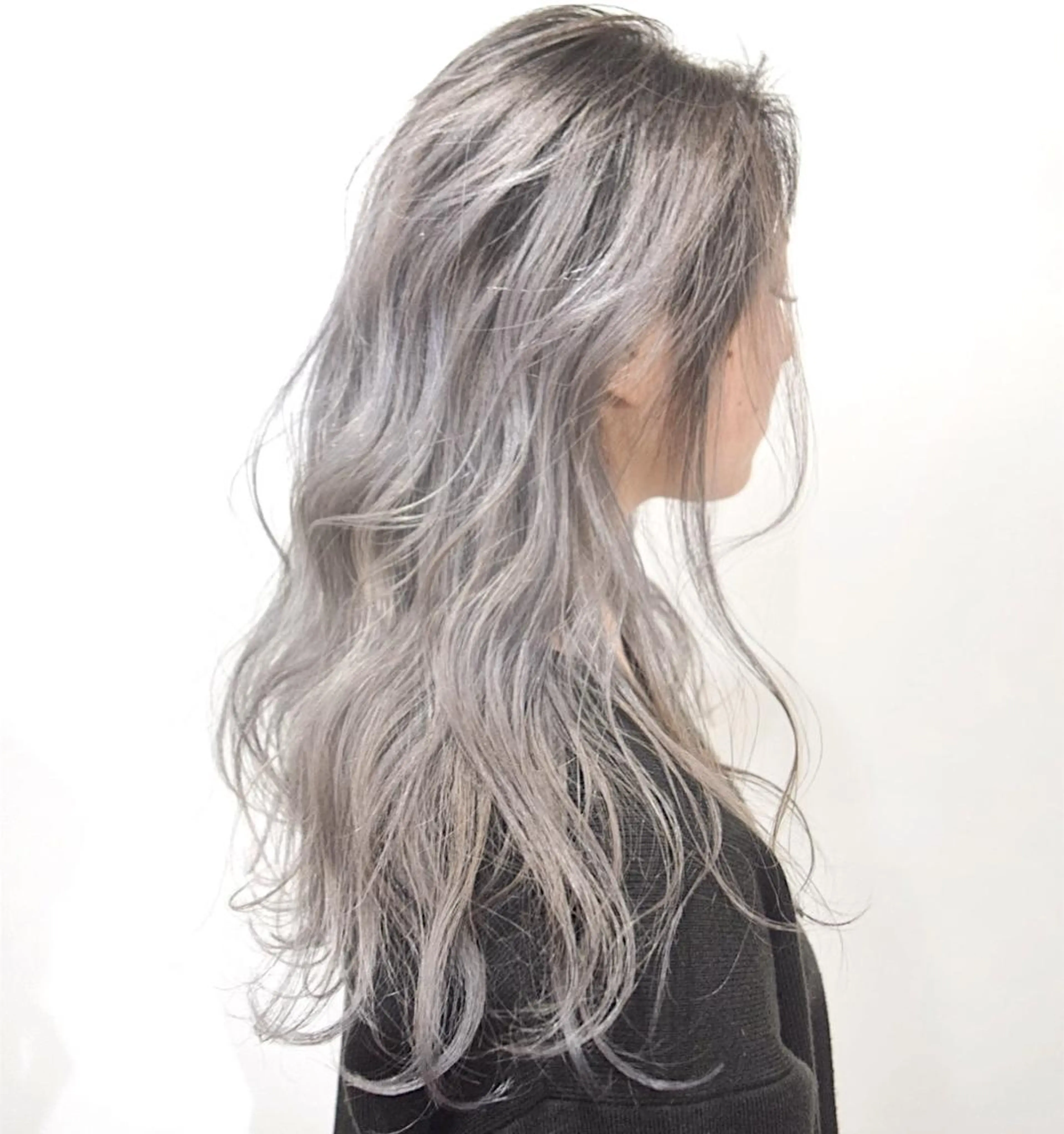 カラー シルバー ホワイトシルバー ハイトーンカラー RYUのヘアスタイル