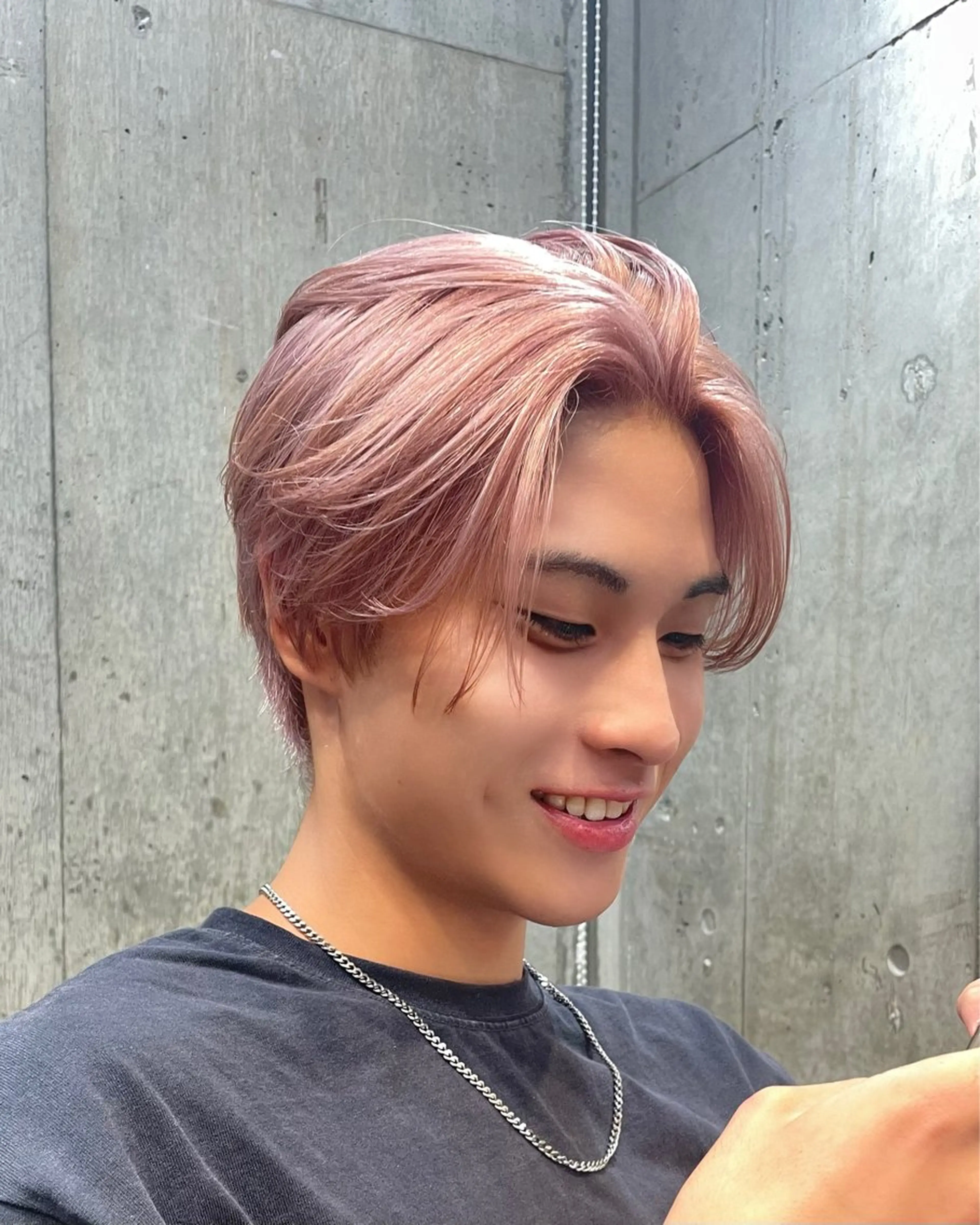 ショート メンズ ⭐ハイトーンブリーチ ミルクティーピンクのヘアスタイル