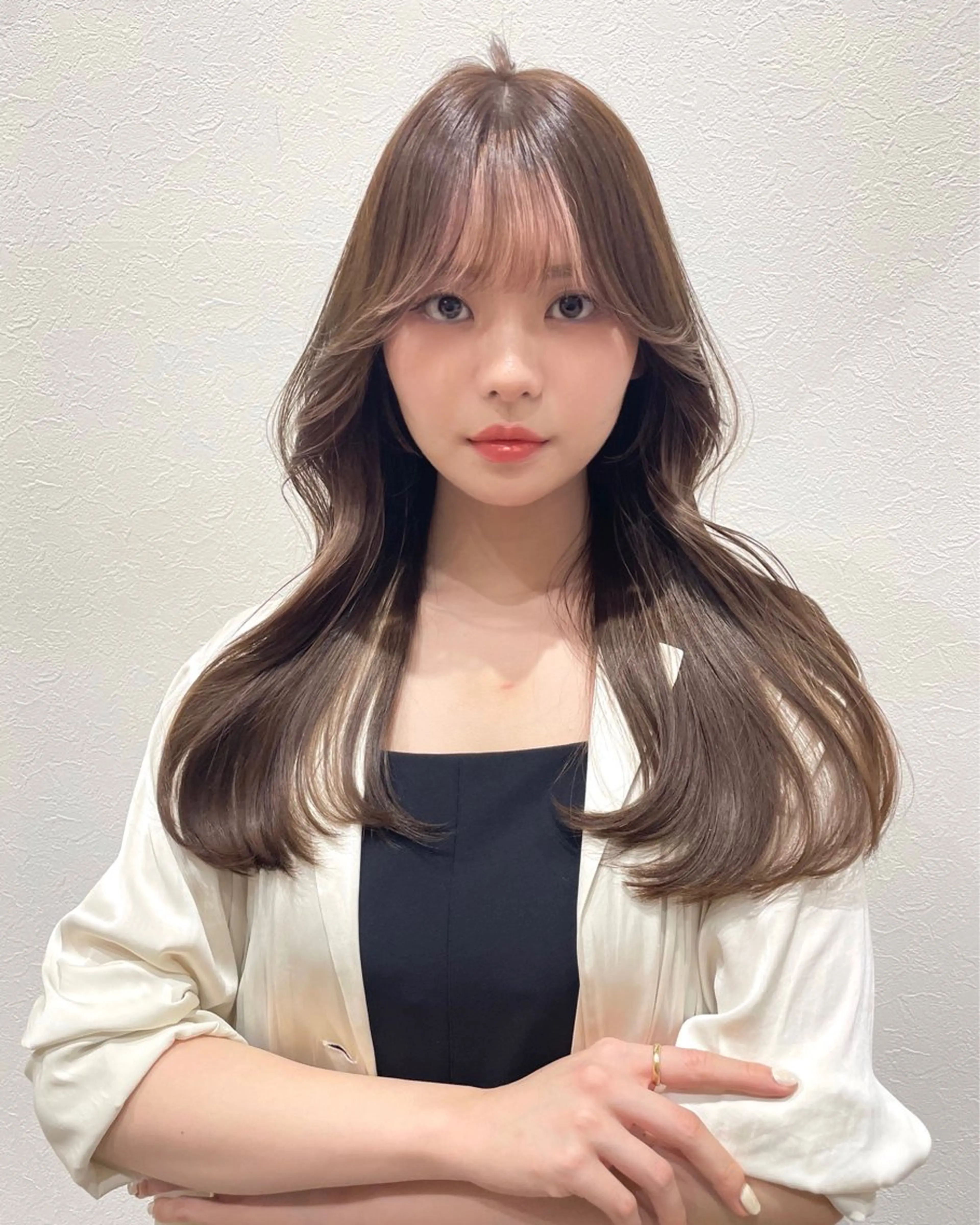 セミロング カラー ヘアアレンジ ベージュカラー ブリーチ 透明感カラー オリーブベージュ 韓国風ヘア the path shogo🌻のヘアスタイル