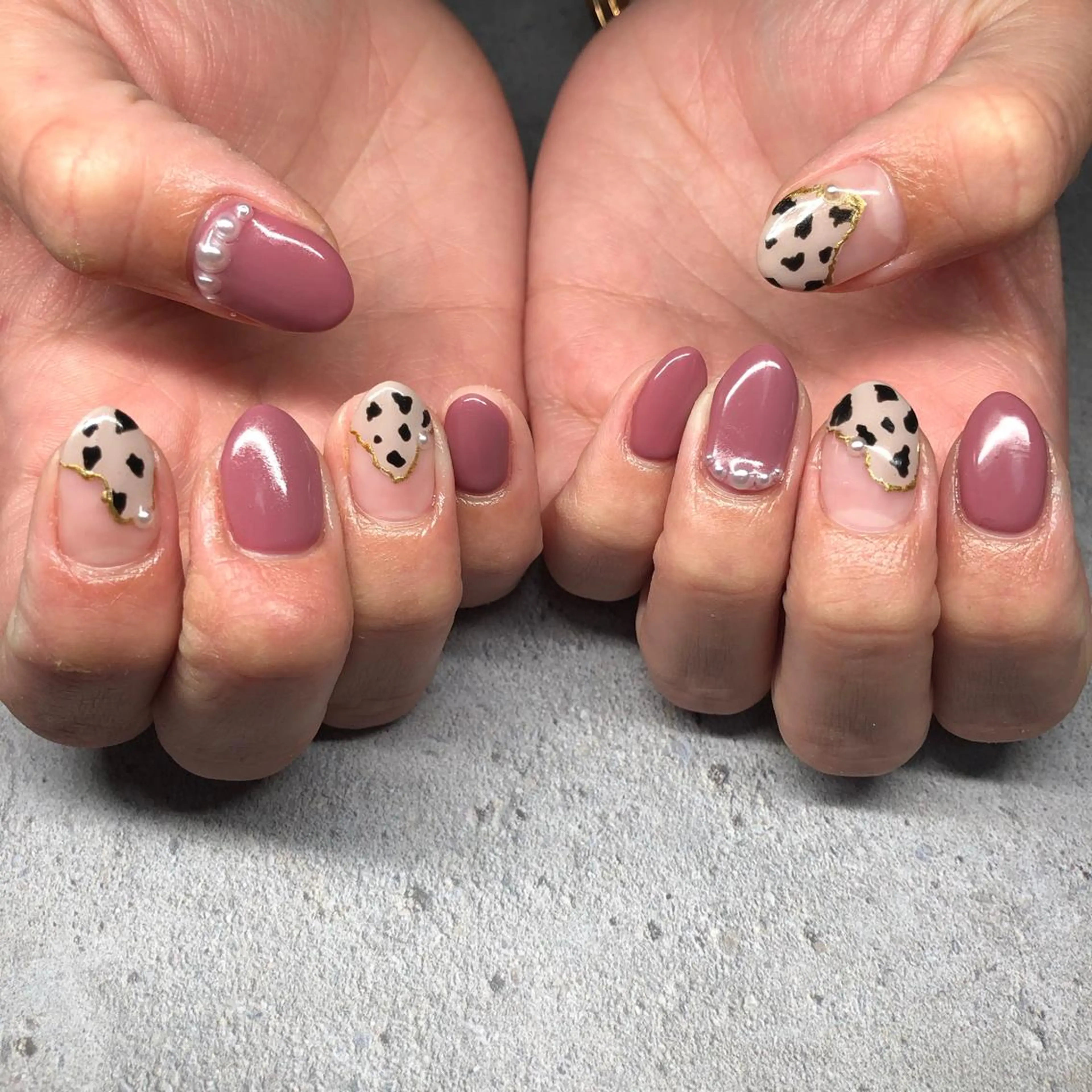 ネイル ストーンネイル NuR 【ヌール】のネイルデザイン