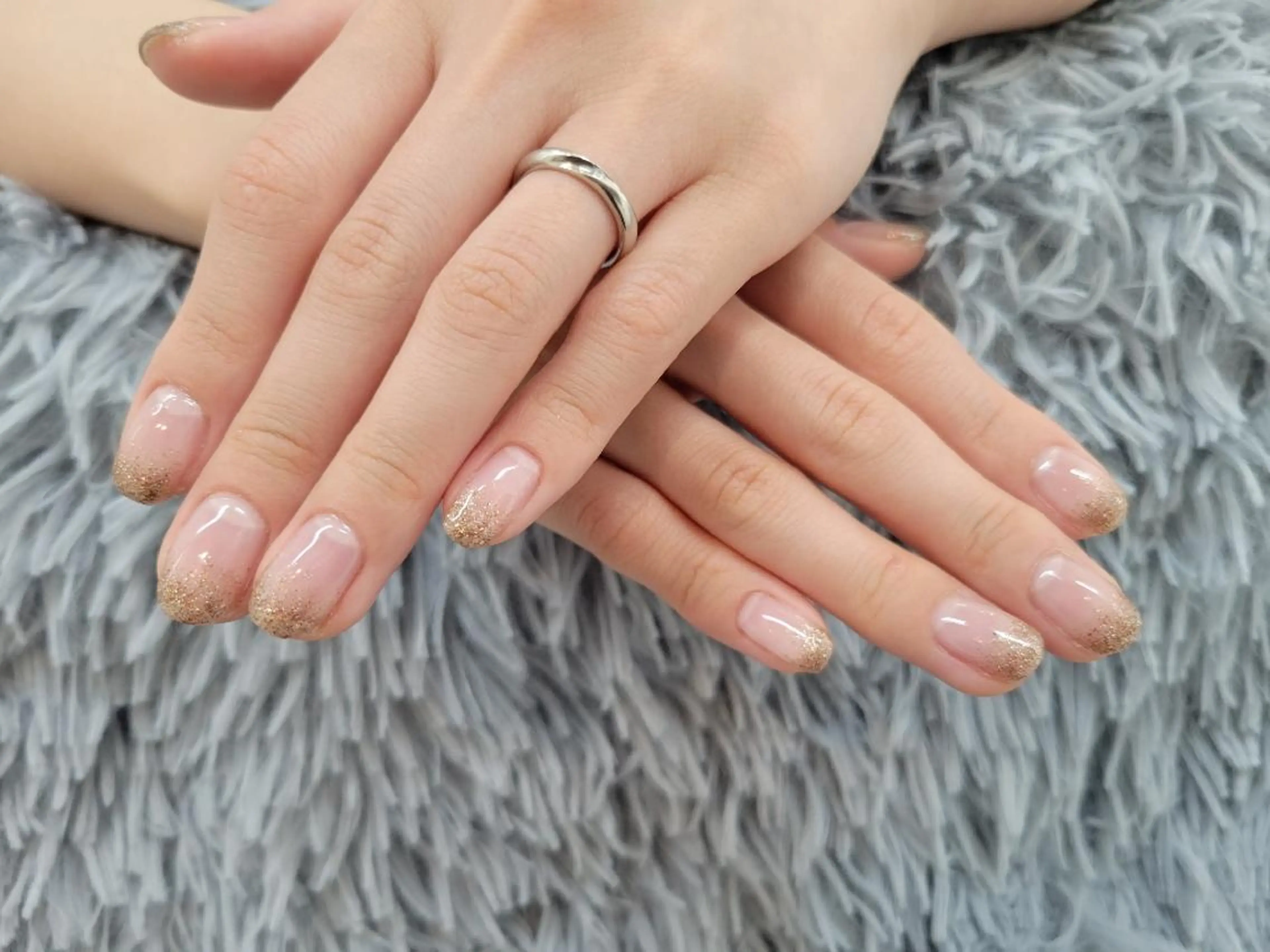 ネイル ラメ(グリッター) ラメグラデーション ショートネイル ノームロア所属・Gnomes loaのネイルデザイン