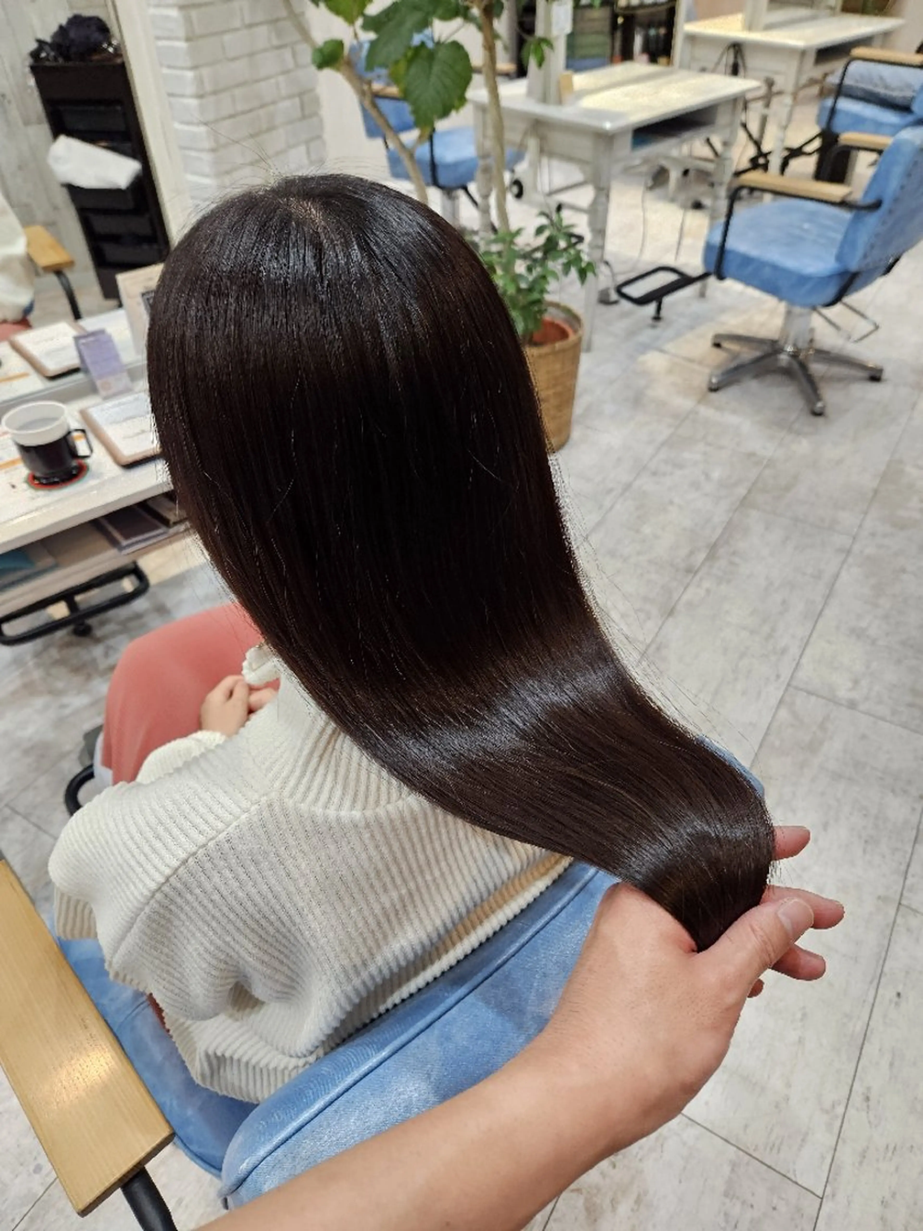 ロング カラー 顔周りカット 髪質改善 韓国風ヘア レイヤーカット ロング カット ヘアカラー トリートメント 顔周りレイヤーカット 髪質改善代表西村功平のヘアスタイル