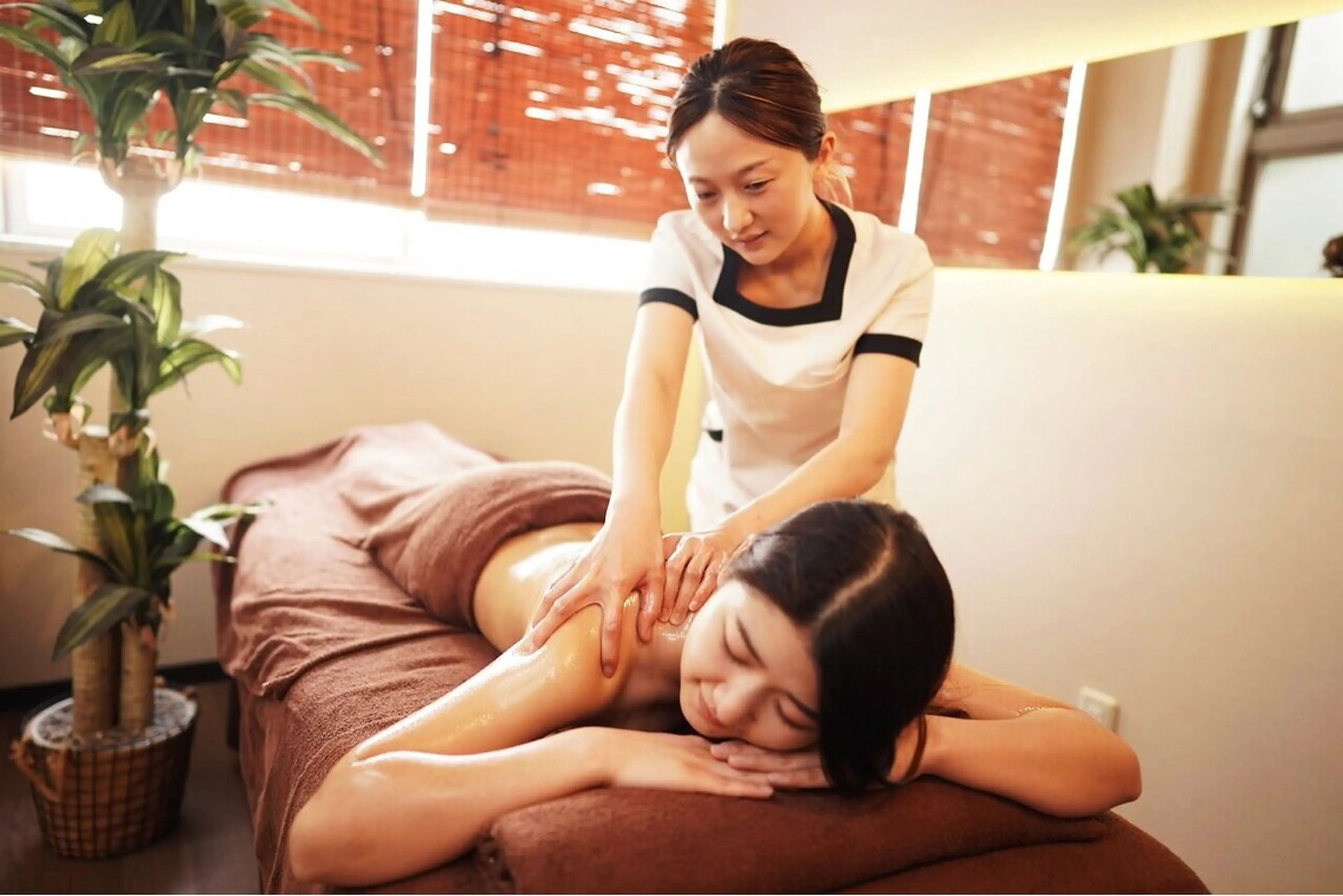 贅沢全身アロマリンパ＋美脚+デコルテ+ヘッド【90分】の写真