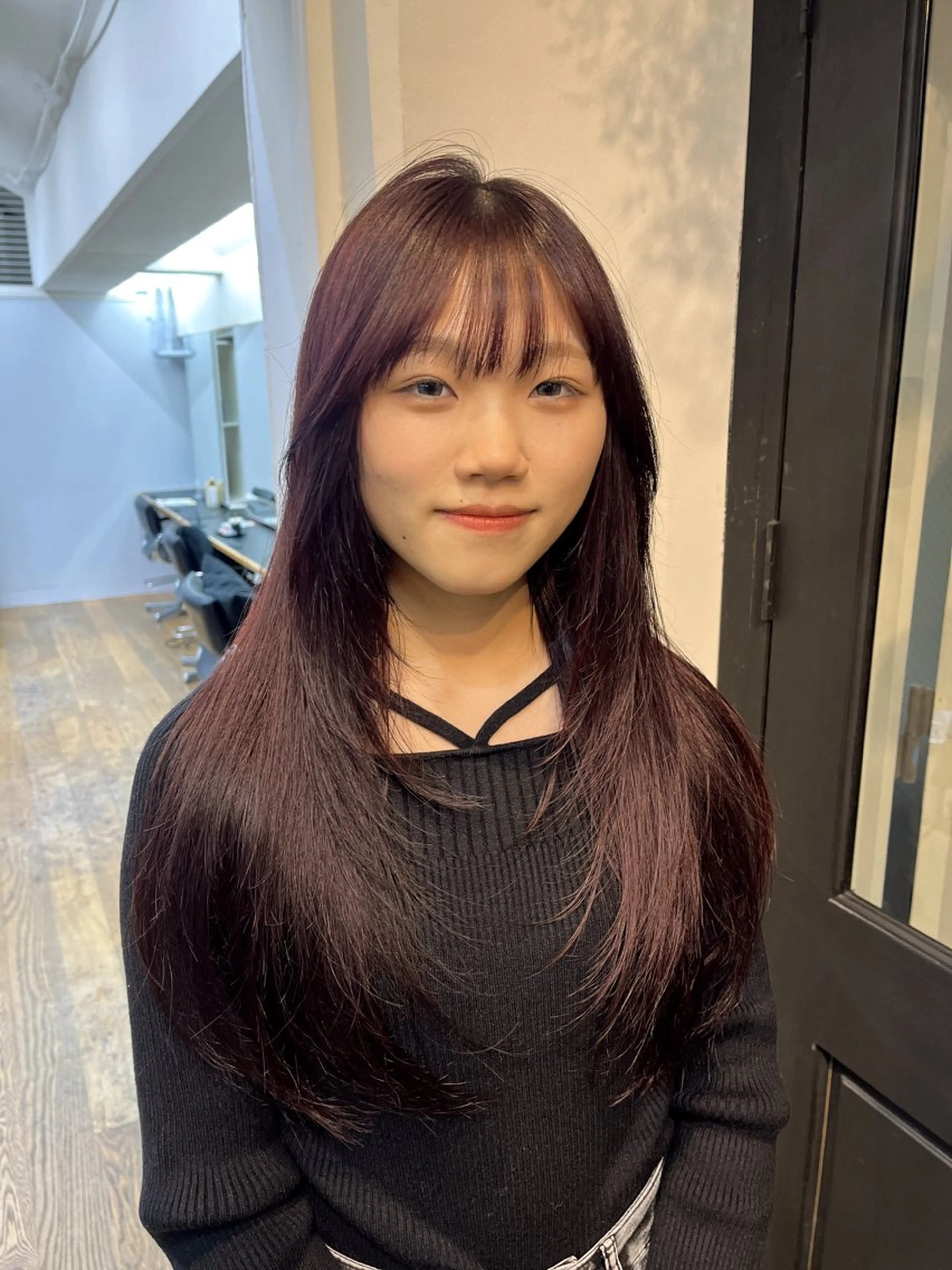 ロング カラー ロングレイヤー カシス レッドカラー レイヤーカット ロング Airi 韓国y2k レイヤーカットのヘアスタイル