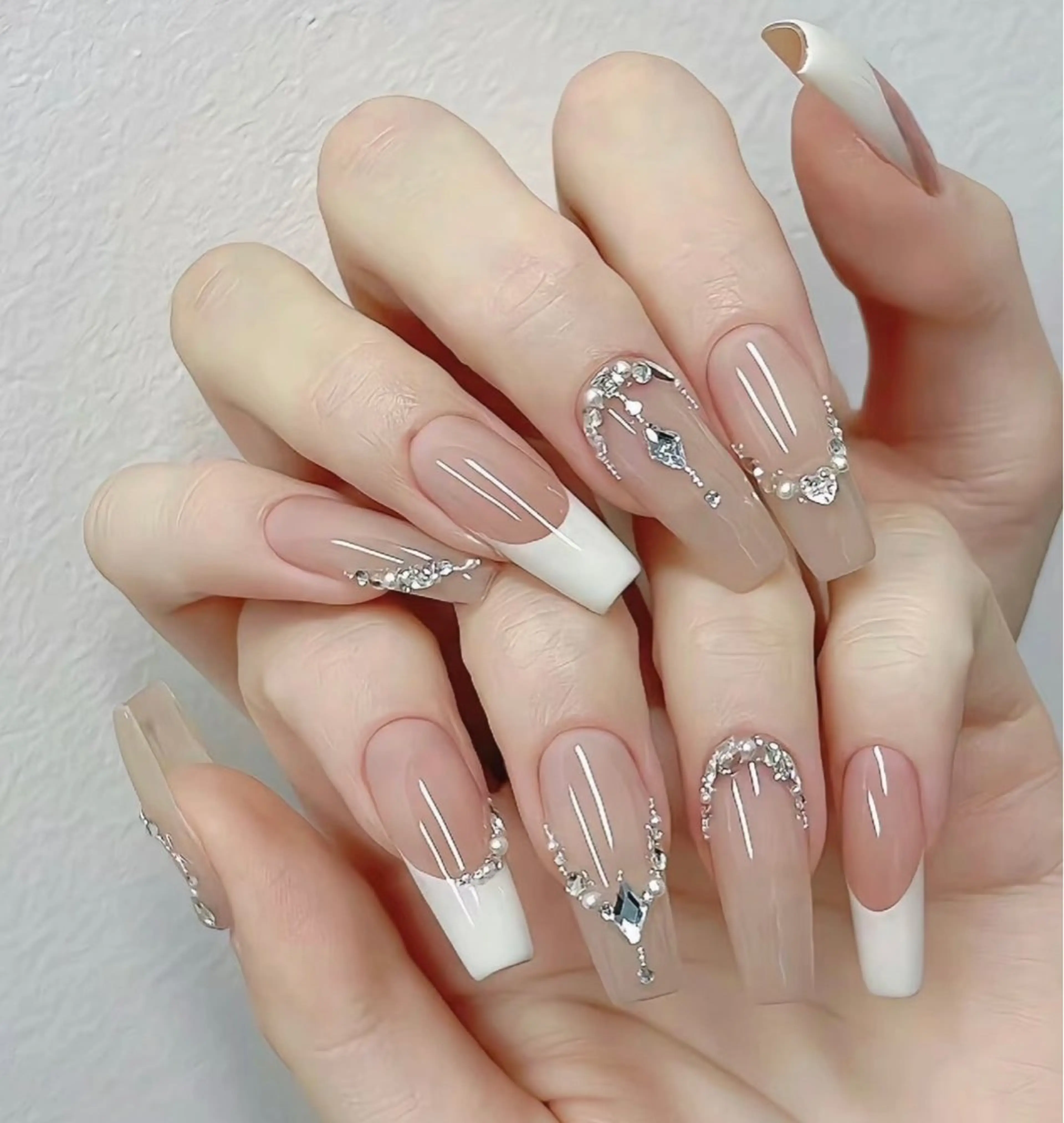 ネイル フレンチネイル ジェルネイル ガーリー グラデーション キラキラネイル ハンドネイル Liora nail 1のネイルデザイン