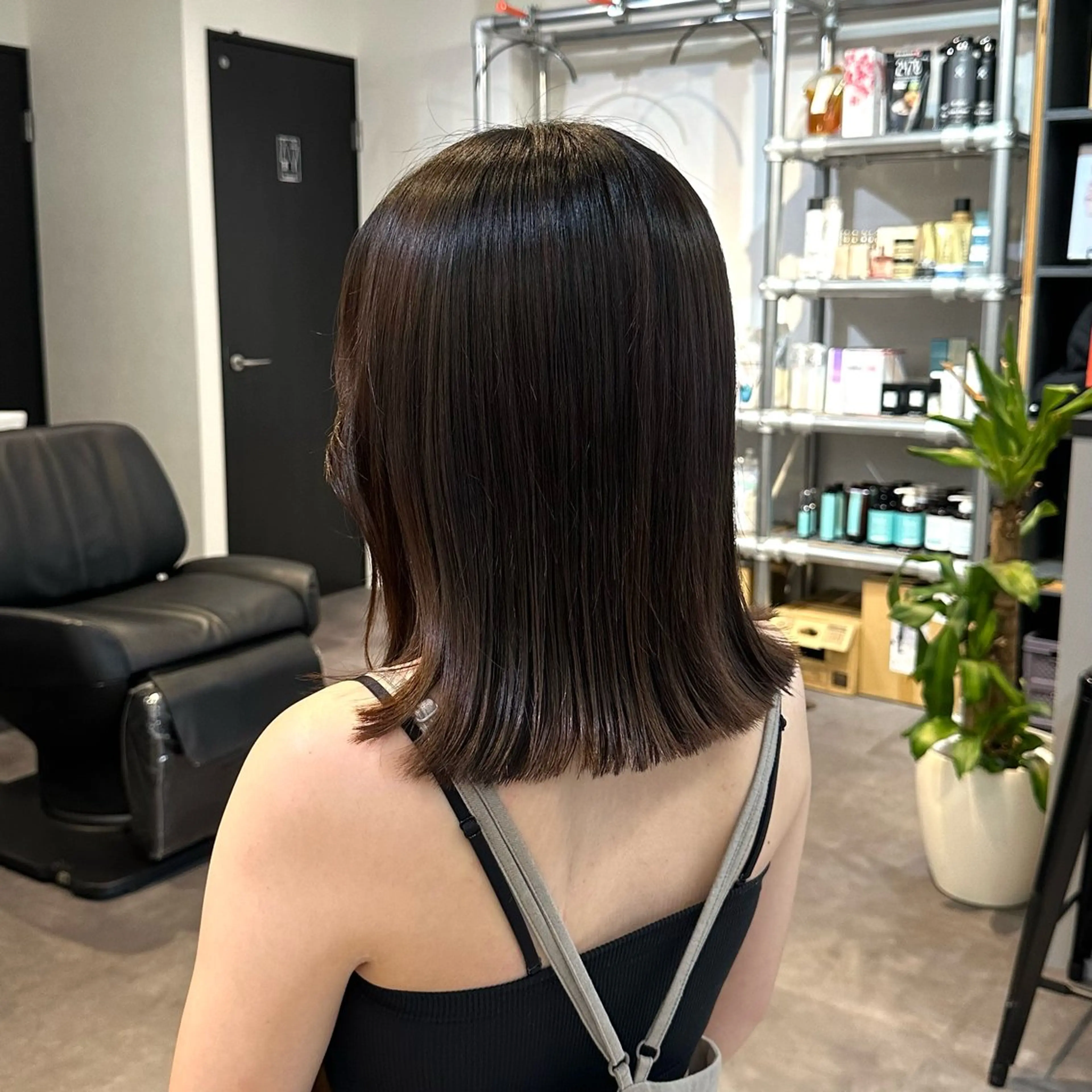 ミディアム カット ﾚｲﾔｰ/ﾊｲﾄｰﾝ WAKANAのヘアスタイル