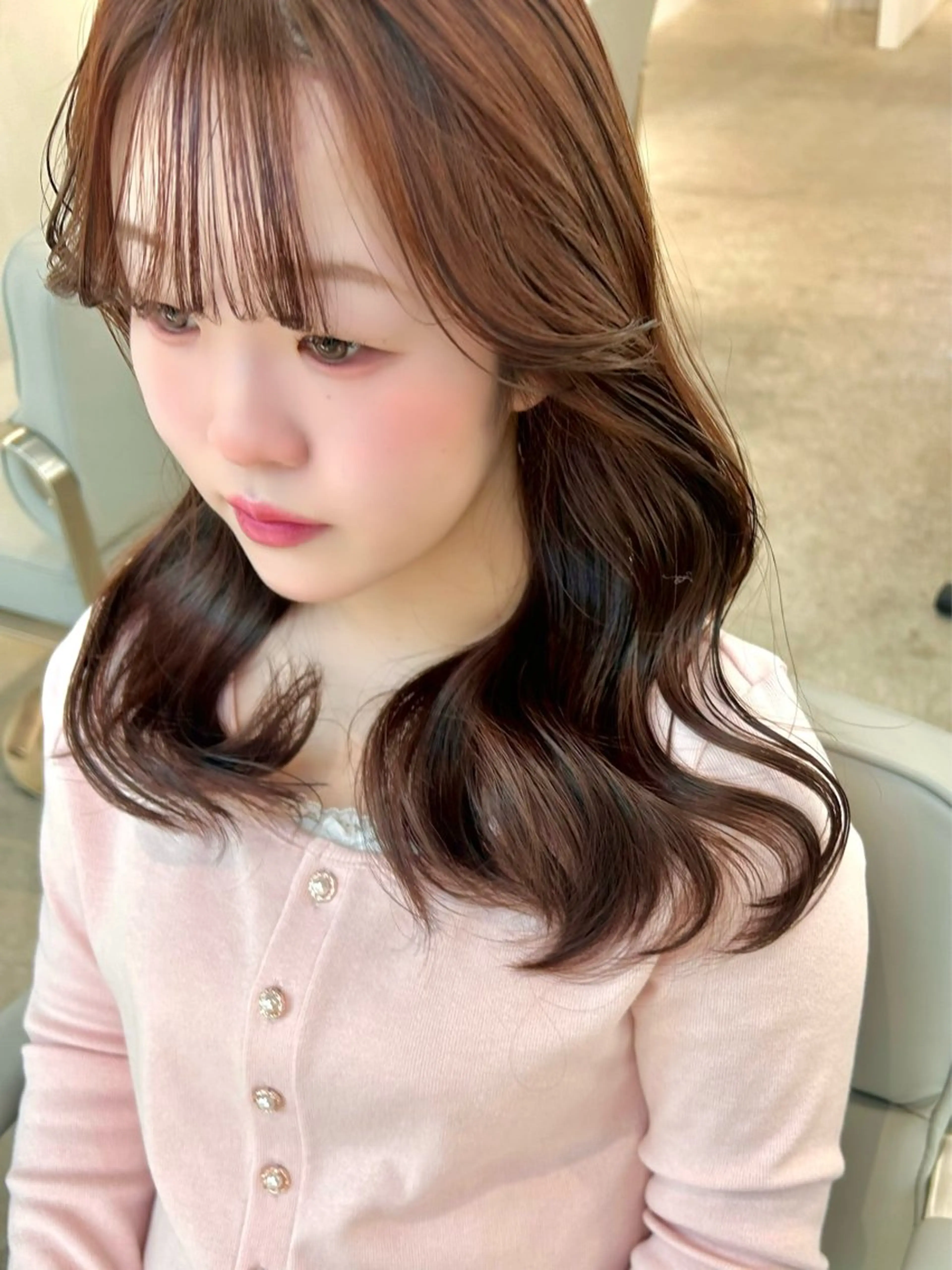 セミロング カラー ベージュカラー ブリーチ ブリーチなしカラー ピンクカラー ピンクベージュ 透明感×艶髪/ 韓国レイヤー／MIOのヘアスタイル