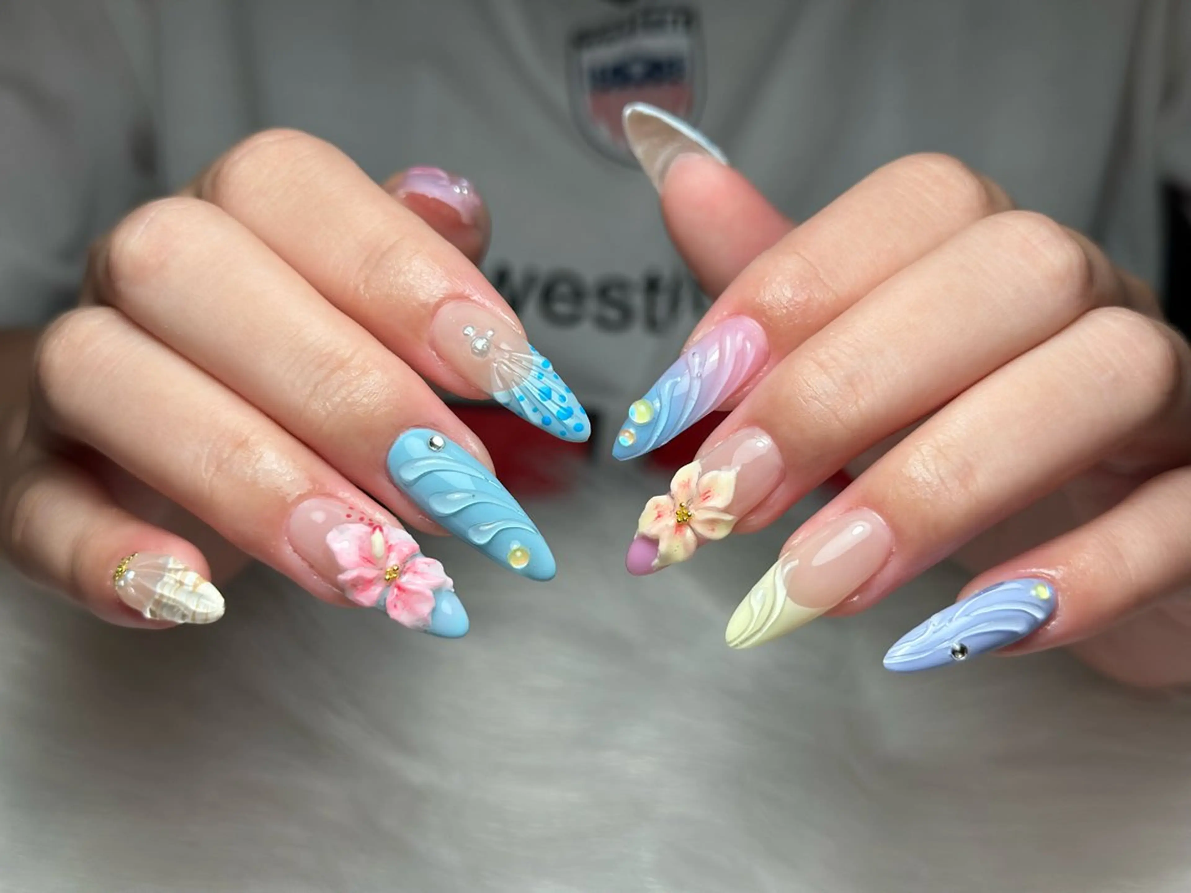 ネイル フレンチネイル グラデーション 韓国ネイル マグネットネイル シンプルネイル ハンドネイル CoMo Nail Studio所属・CoMo Nailのネイルデザイン