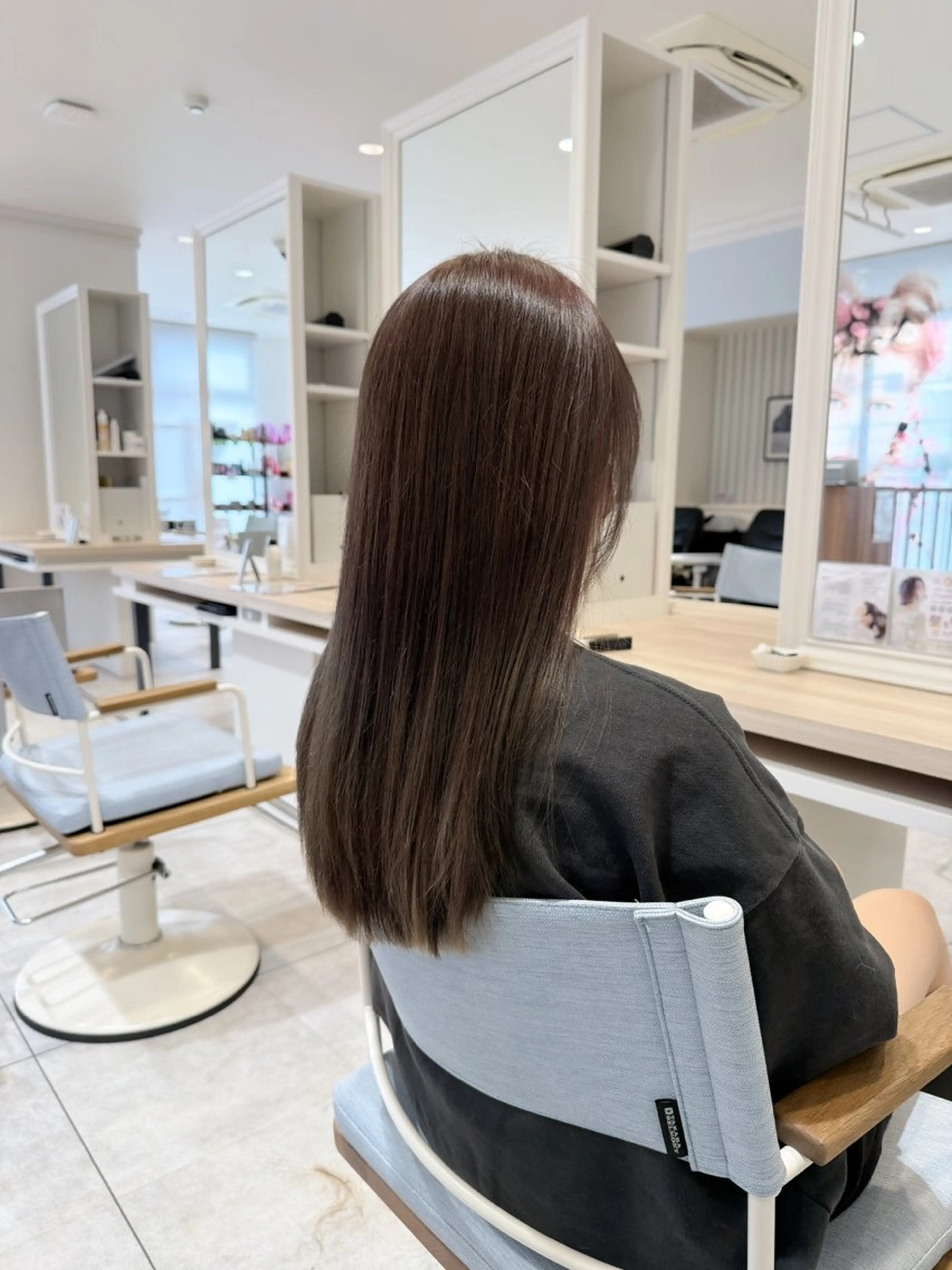 ロング カラー 顔周りレイヤーカット 透明感カラー達冨のヘアスタイル