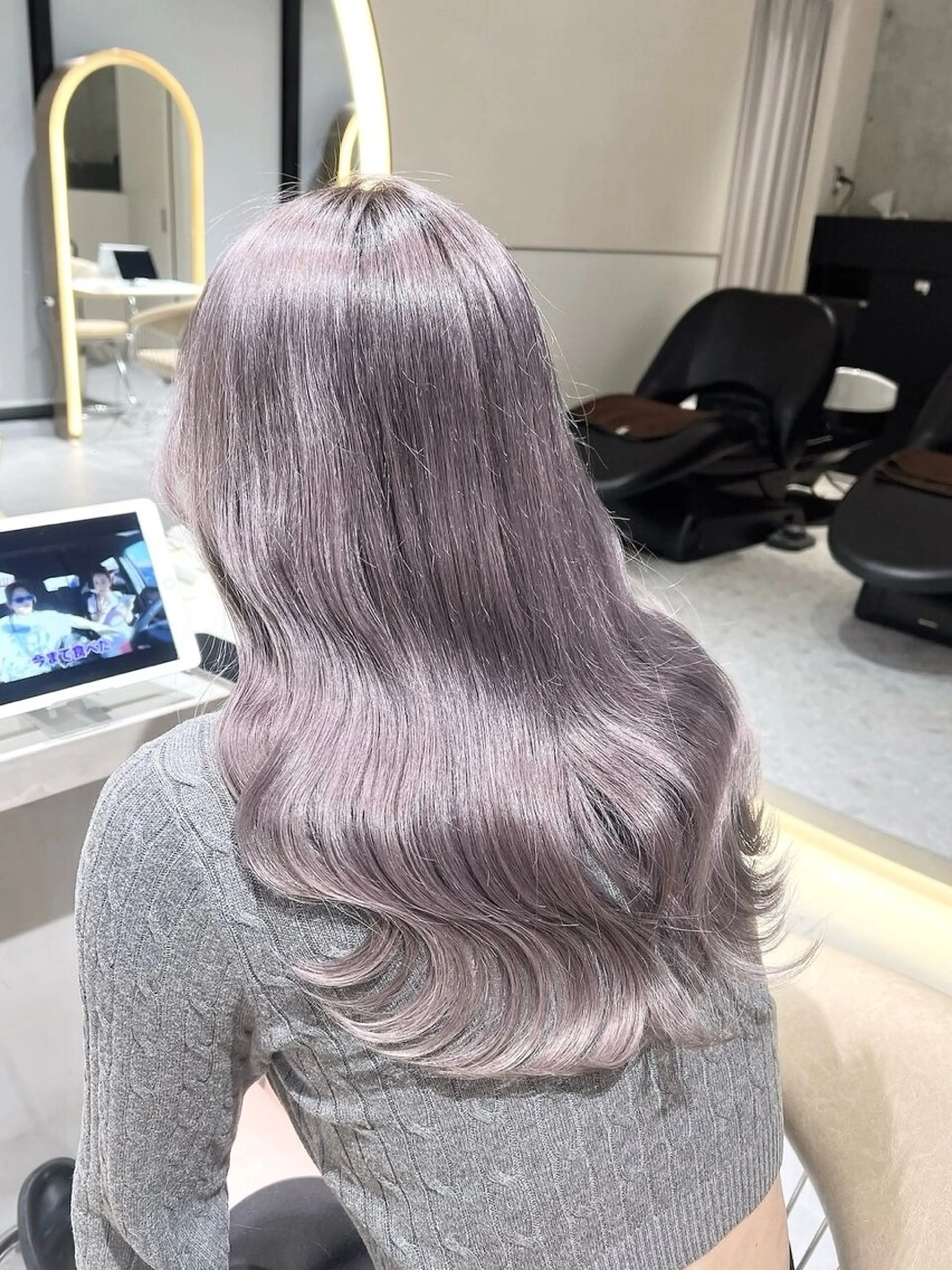ロング カラー ヘアカラー トリートメント Lond Le'a /ハイトーンカラーのヘアスタイル