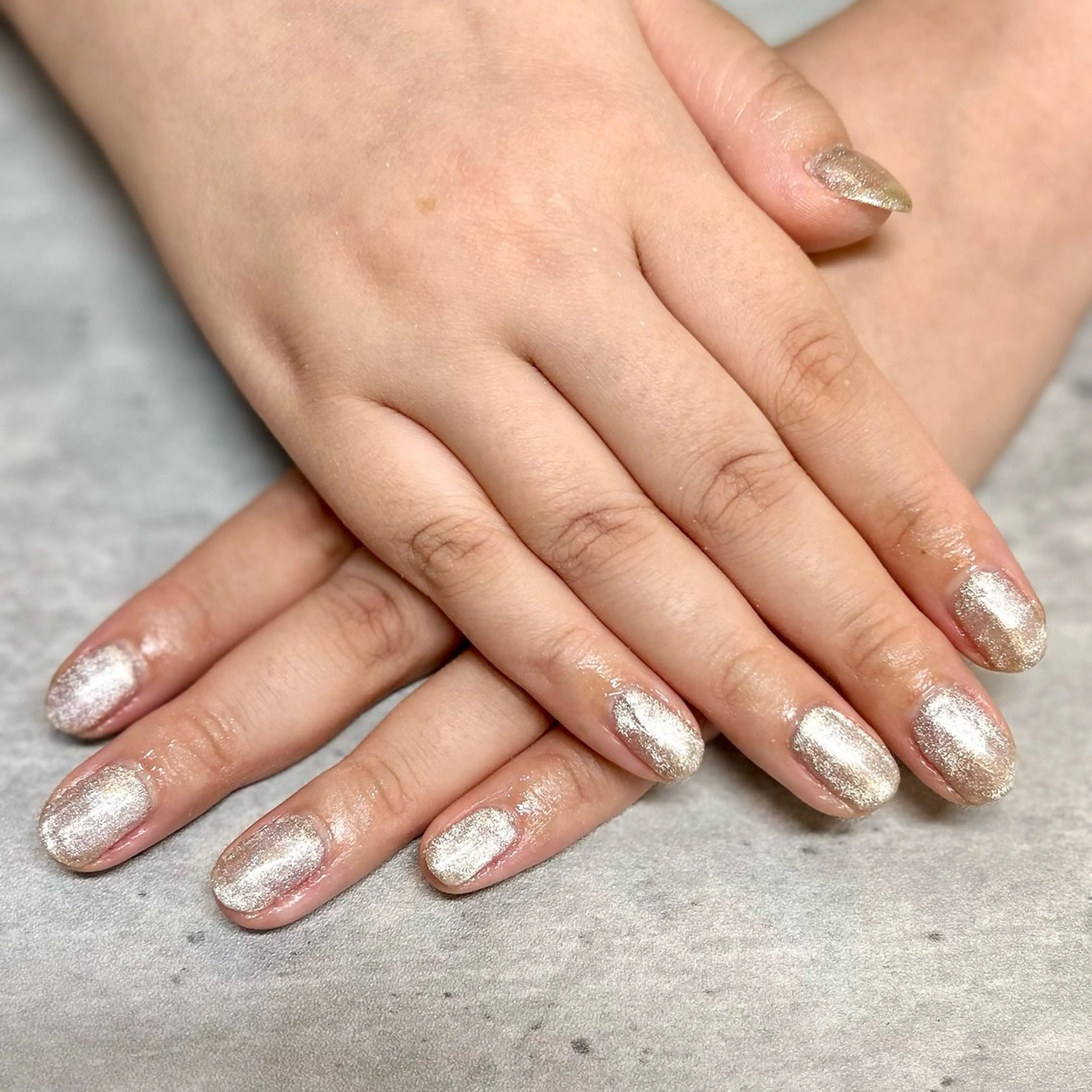 ネイル ゴールド 山下 比波のネイルデザイン