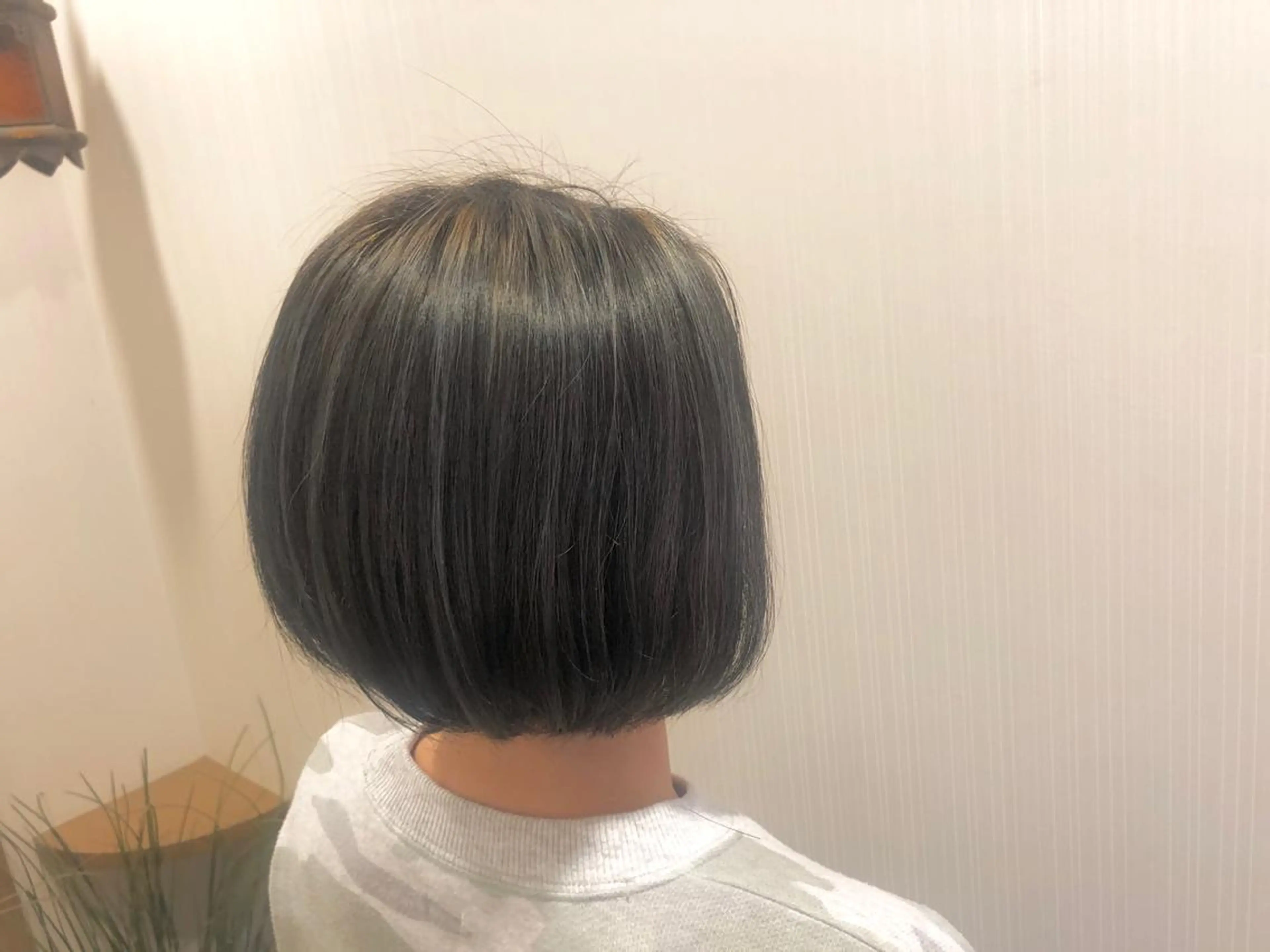 ショート カラー パーマ ヘアアレンジ ブルーカラー ブルージュ ハイライトカラー ハイライト 新井 友菜のヘアスタイル