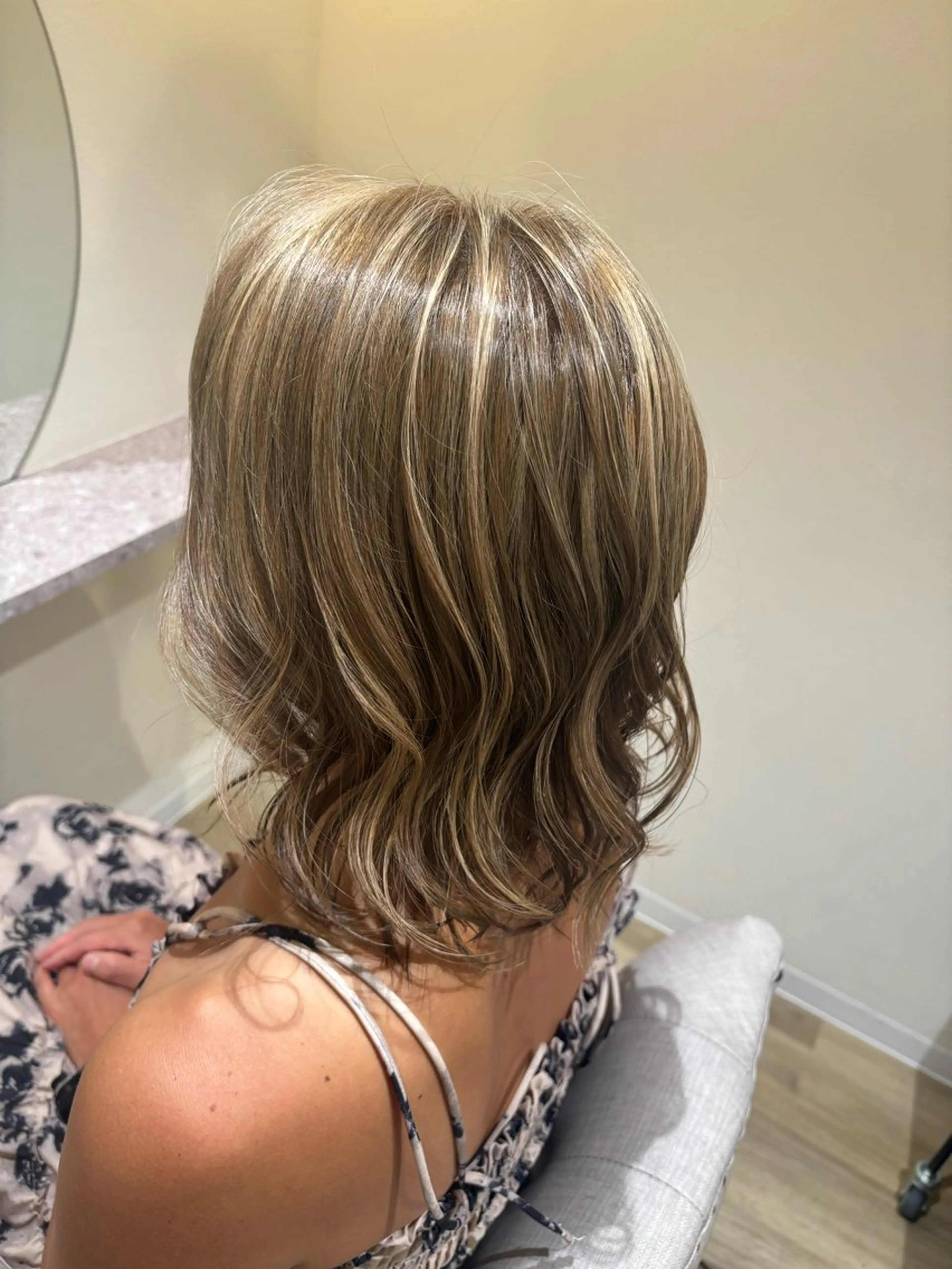 ミディアム ハイライト 中田 渚のヘアスタイル