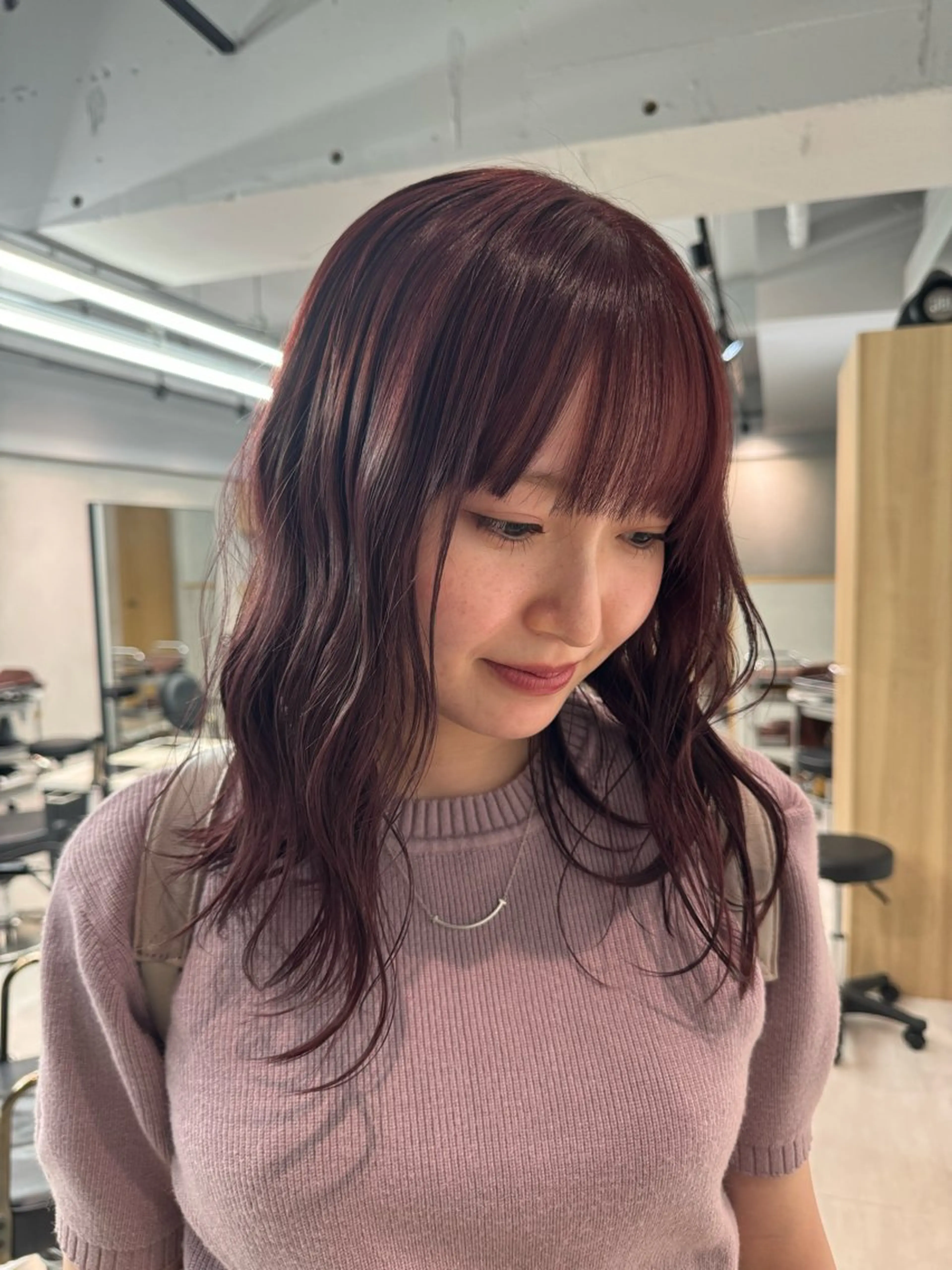 ミディアム カット ヘアカラー 顔周りレイヤー /kokoro🦮のヘアスタイル