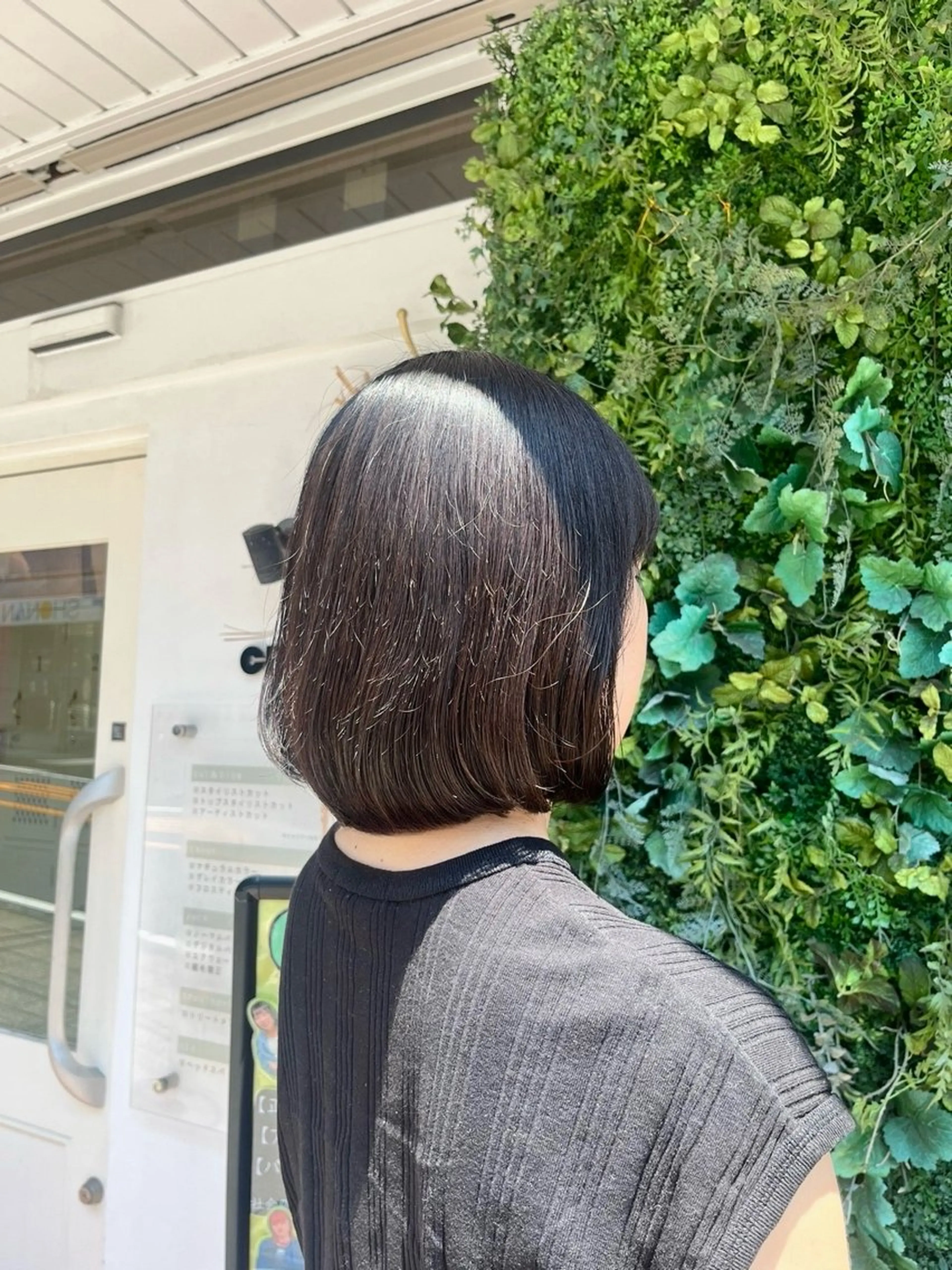 ミディアム カット effect横浜所属・切りっぱなしボブ/ 艶カラー/綾莉のヘアスタイル