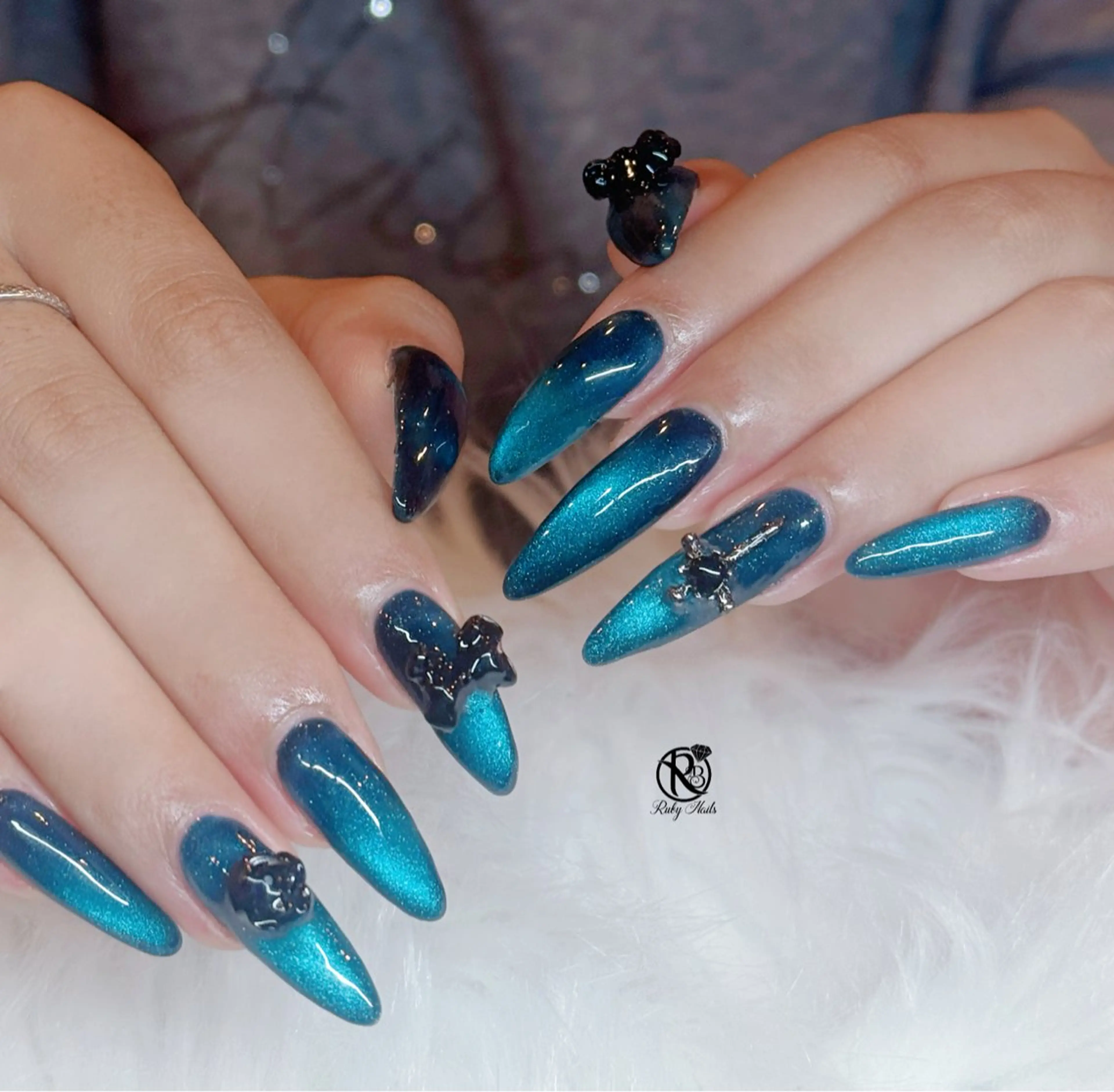 ネイル ボルドー ブラウン チークネイル ドット フットネイル ハンドネイル CHERRYネイルサロン所属・チェリネイルサロン 霞ヶ関のネイルデザイン