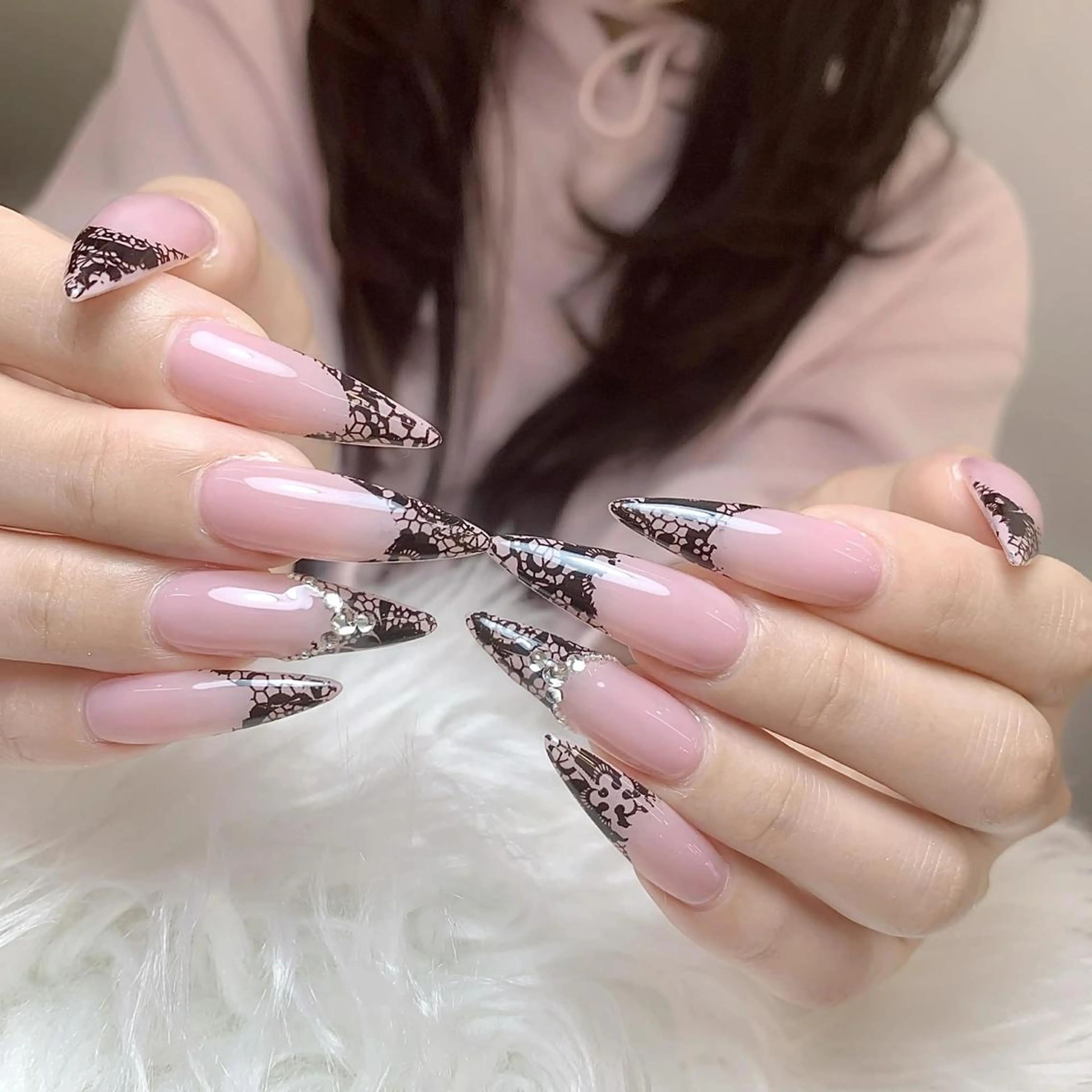 ネイル アートネイル レース ピンク ハンドネイル ハンドケア ヒユ ビューティーのネイルデザイン