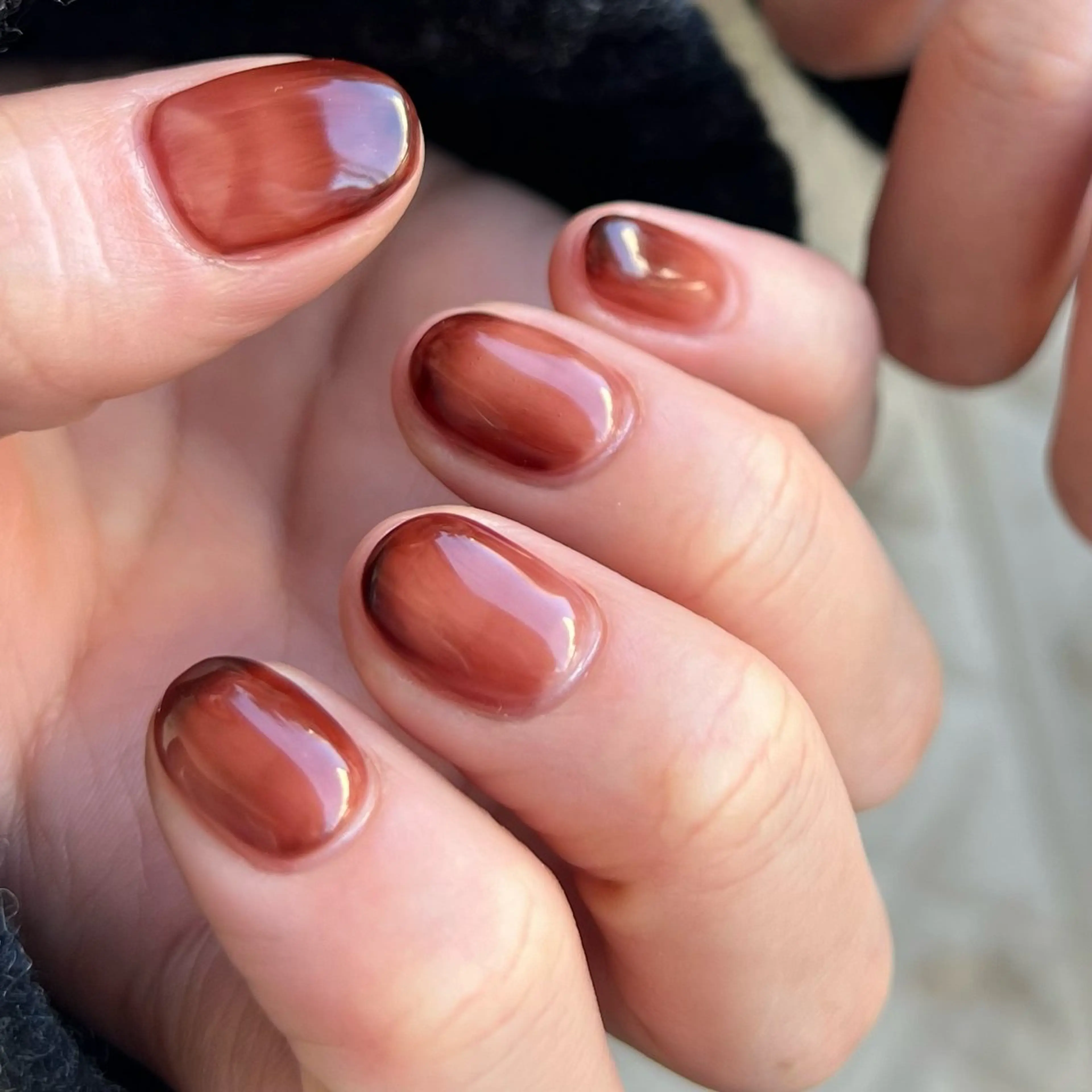 ネイル ブラウン グラデーション ニュアンスネイル kuga amiのネイルデザイン