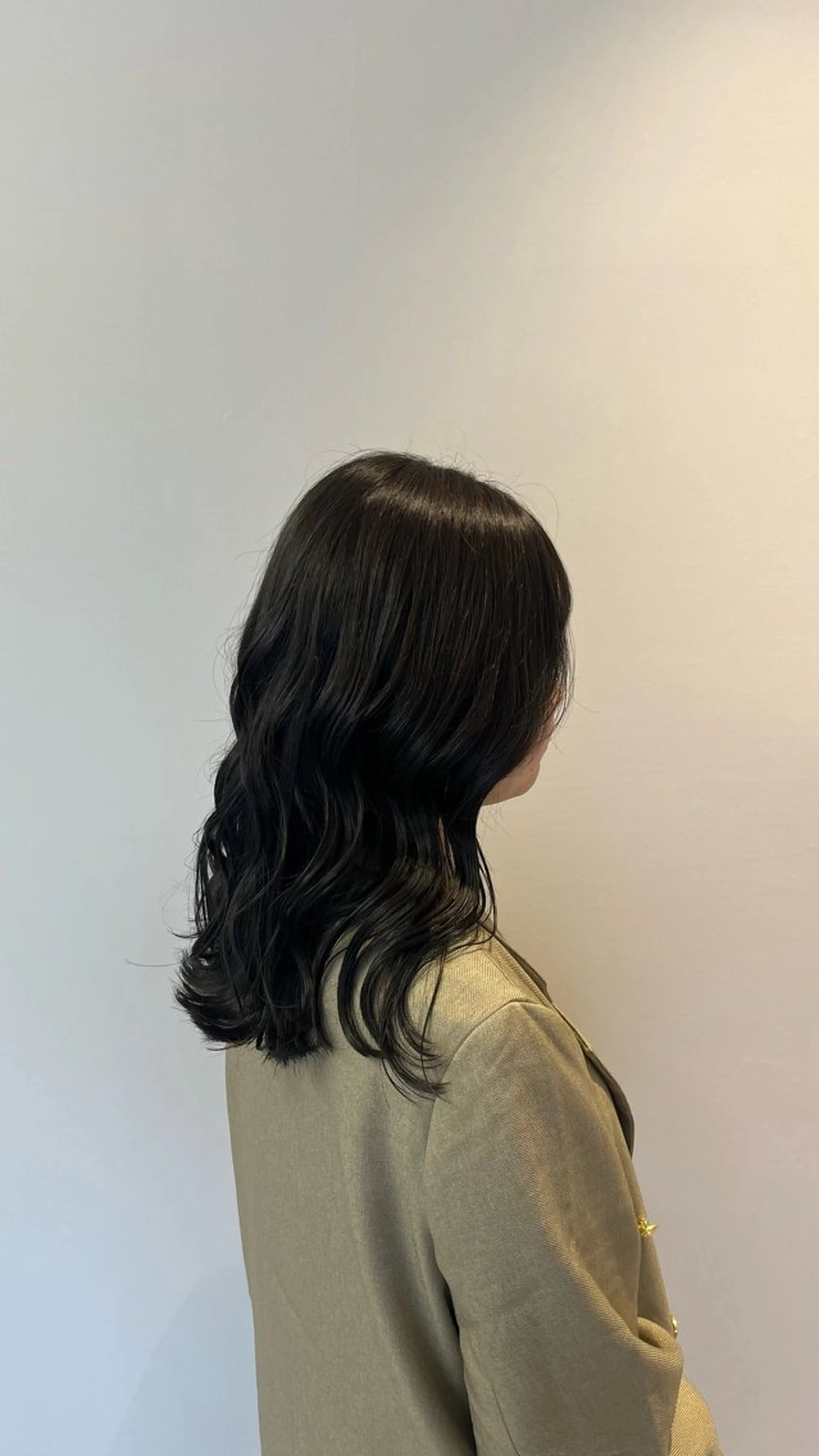 セミロング カラー グレージュ オリーブグレージュ オリーブグレー カット ヘアカラー Era MINAMIのヘアスタイル