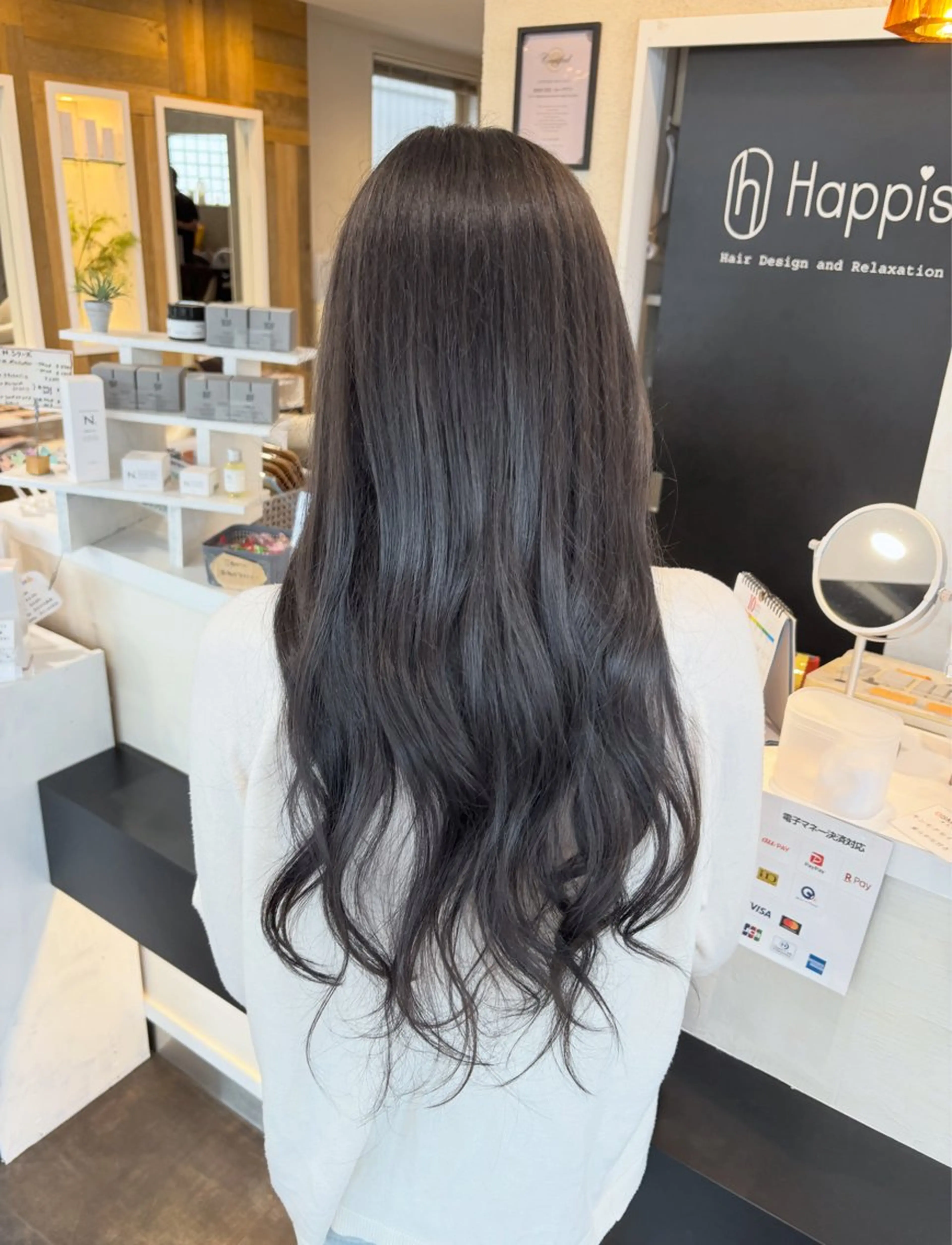 ロング カラー ブリーチ 透明感カラー ダブルカラー カット ヘアカラー トリートメント Happis所属・藤原 梨夢のヘアスタイル