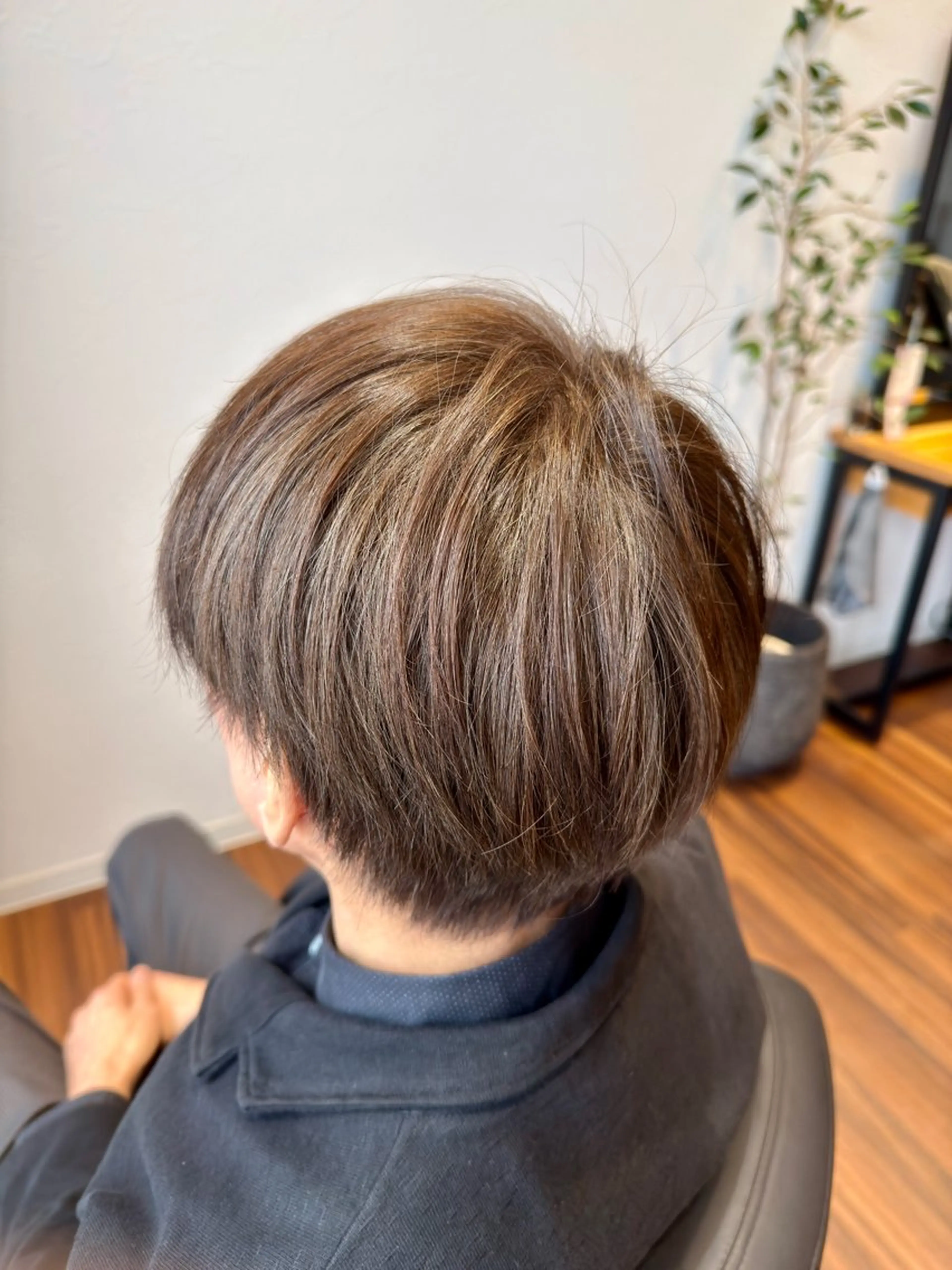 ショート アッシュ アッシュブラウン ヘアカラー TSUTSUMI aoyama所属・髪質改善✨️/ ひかるのヘアスタイル