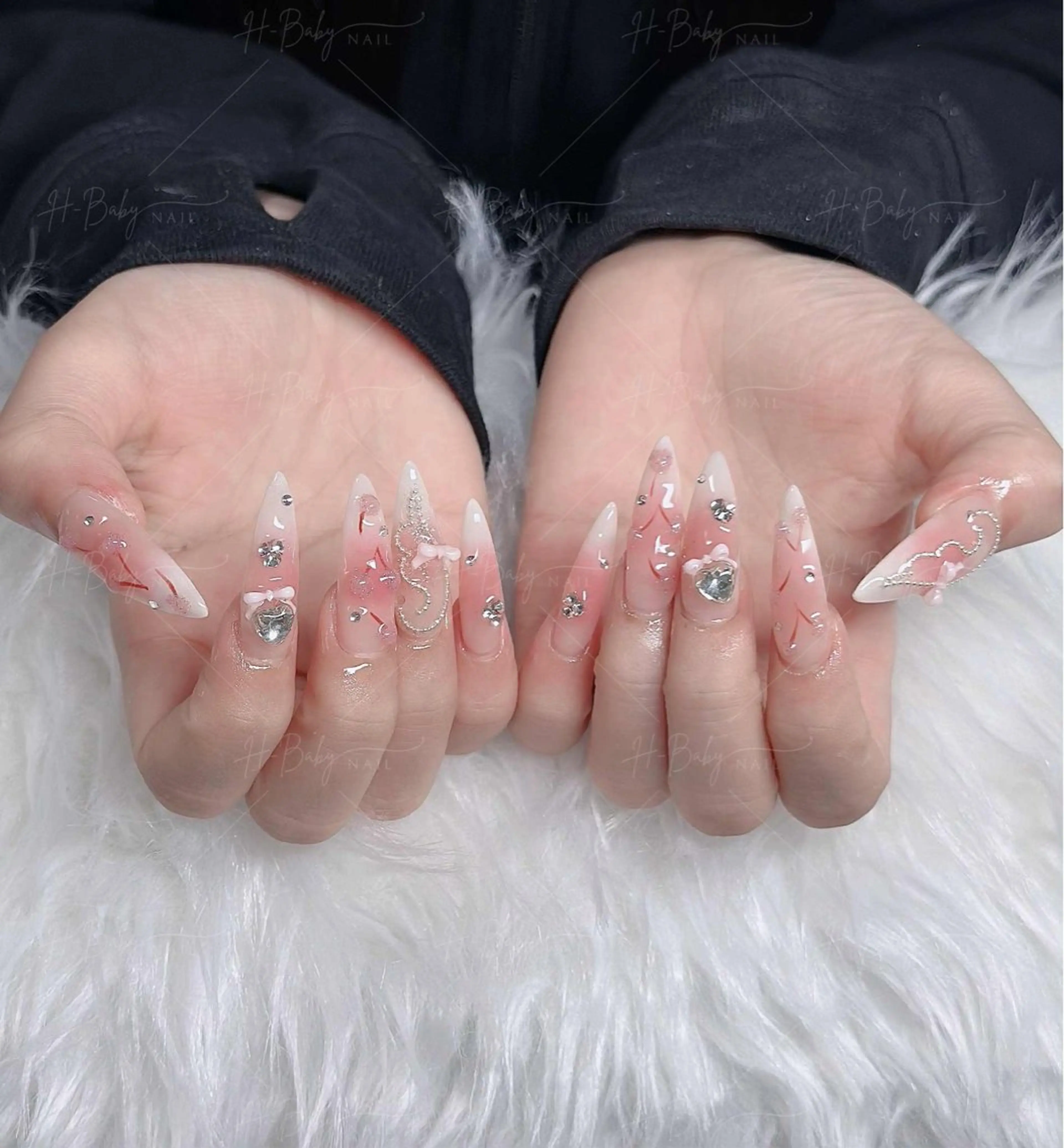 ネイル オーロラネイル フレンチネイル ジェルネイル ハロウィン キラキラネイル ハンドネイル H.baby Nail Salonのネイルデザイン