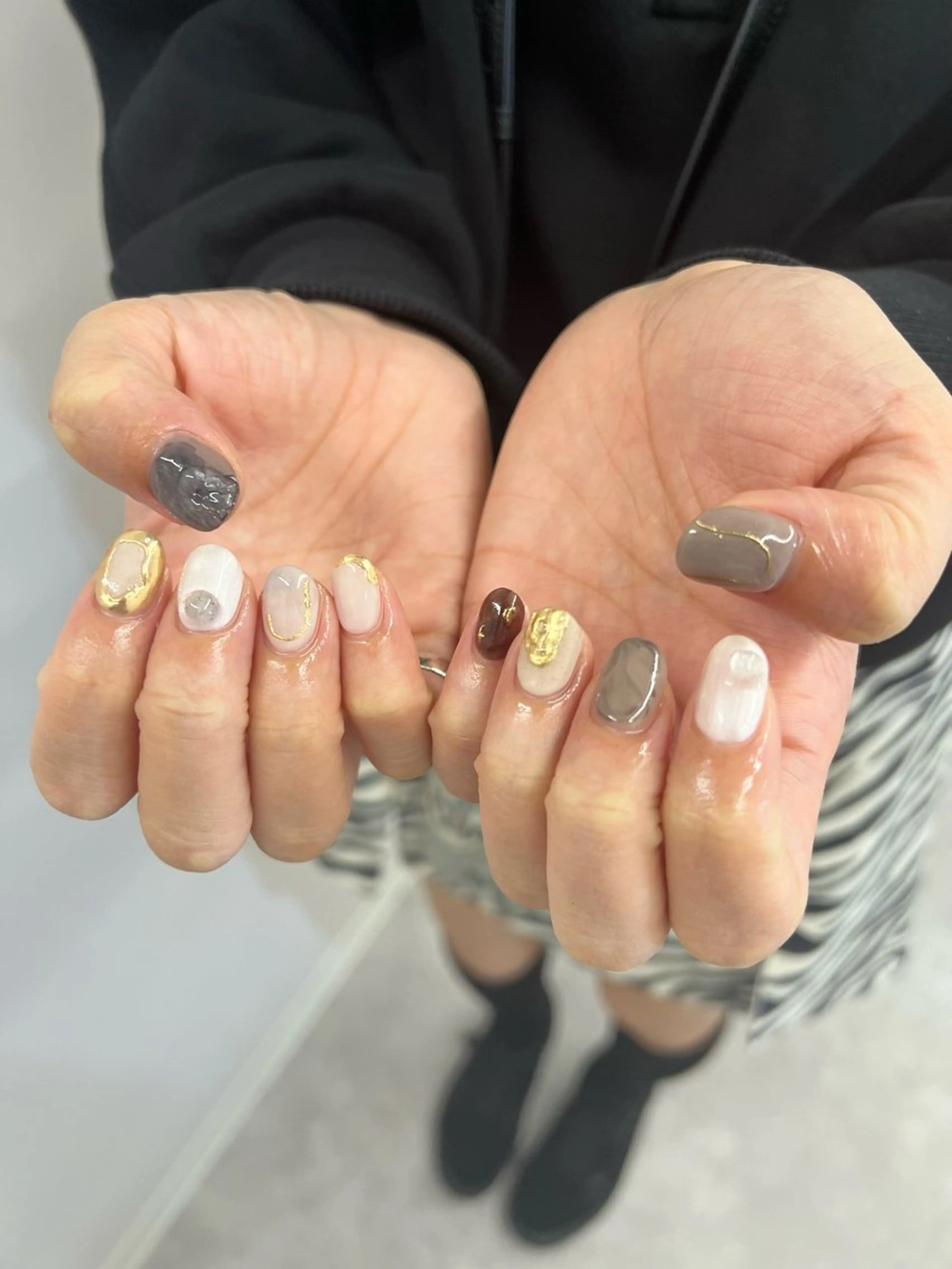 ネイル フレンチネイル ジェルネイル ゴールド マグネットネイル ニュアンスネイル ハンドネイル ハンドケア Bana_ Nailのネイルデザイン