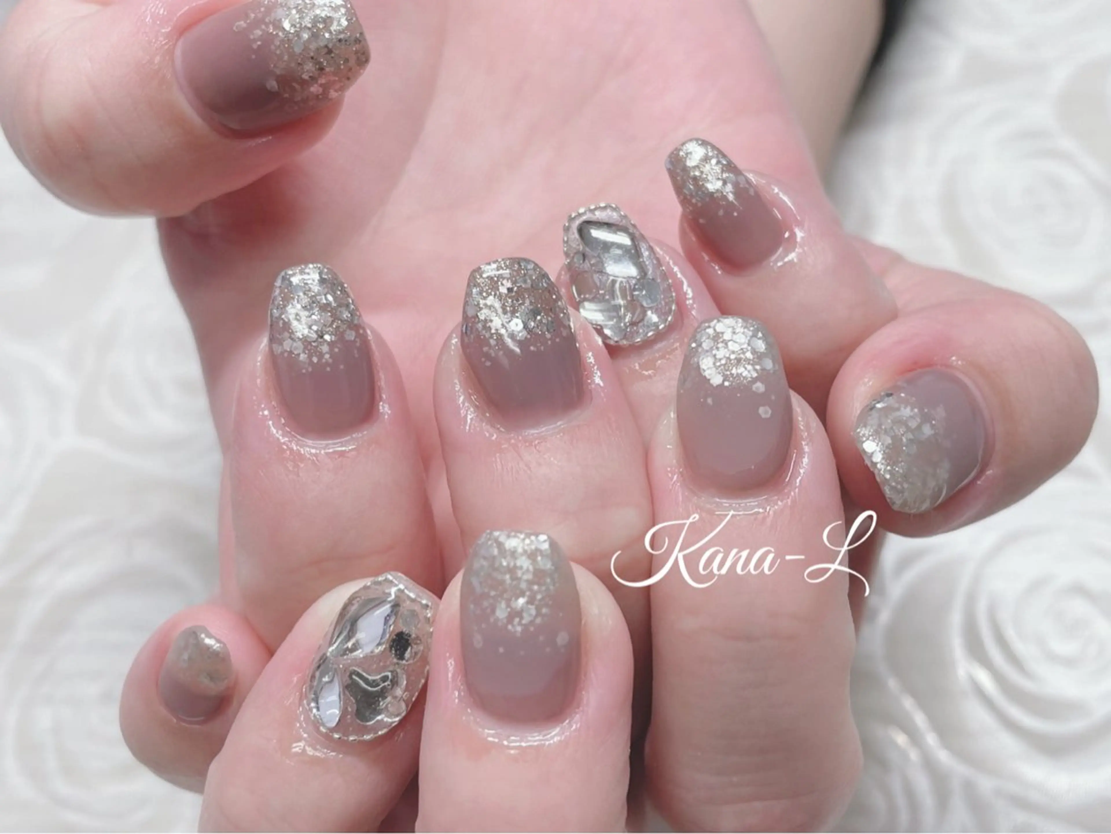 ネイル ジェルネイル グラデーション キラキラネイル ラメ(グリッター) ラメグラデーション 芦辺 香奈のネイルデザイン