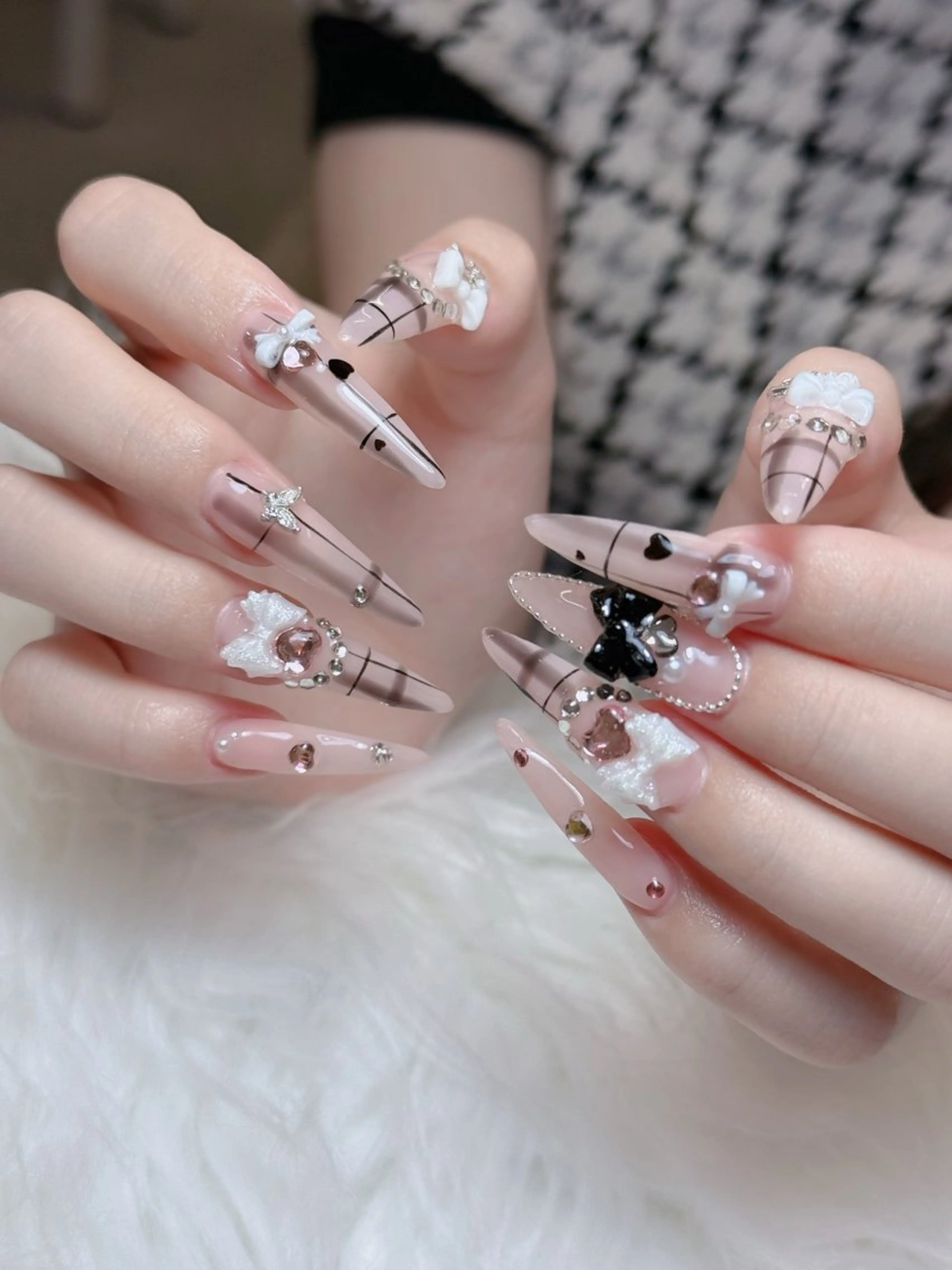 ネイル オーロラネイル チークネイル フットネイル フレンチネイル 韓国ネイル ハンドネイル Lumi Nailのネイルデザイン