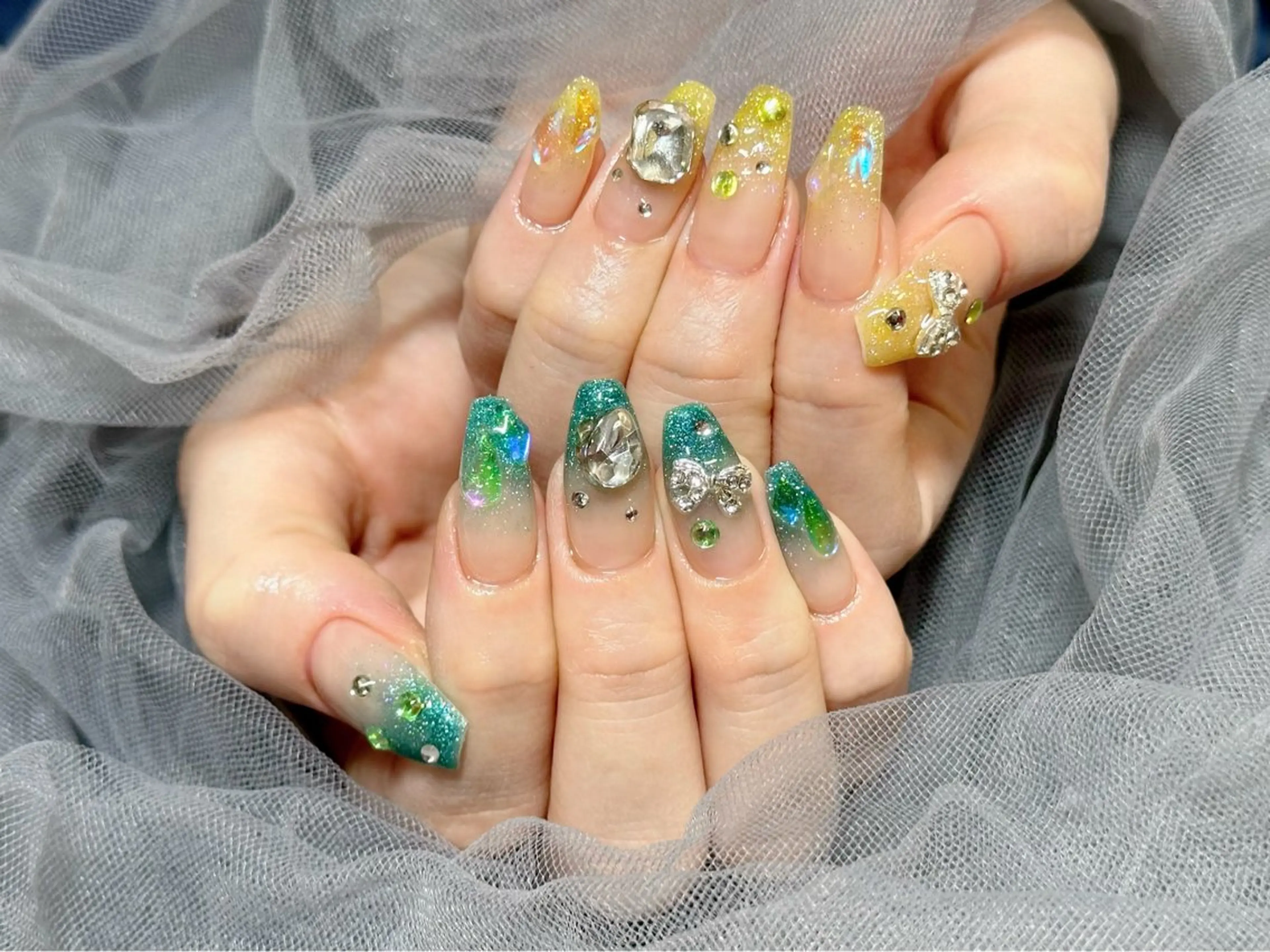 ネイル グリーン ラメ(グリッター) ラメグラデーション 黄色 ハンドネイル KURELLY所属・Nail Salon KURELLYのネイルデザイン