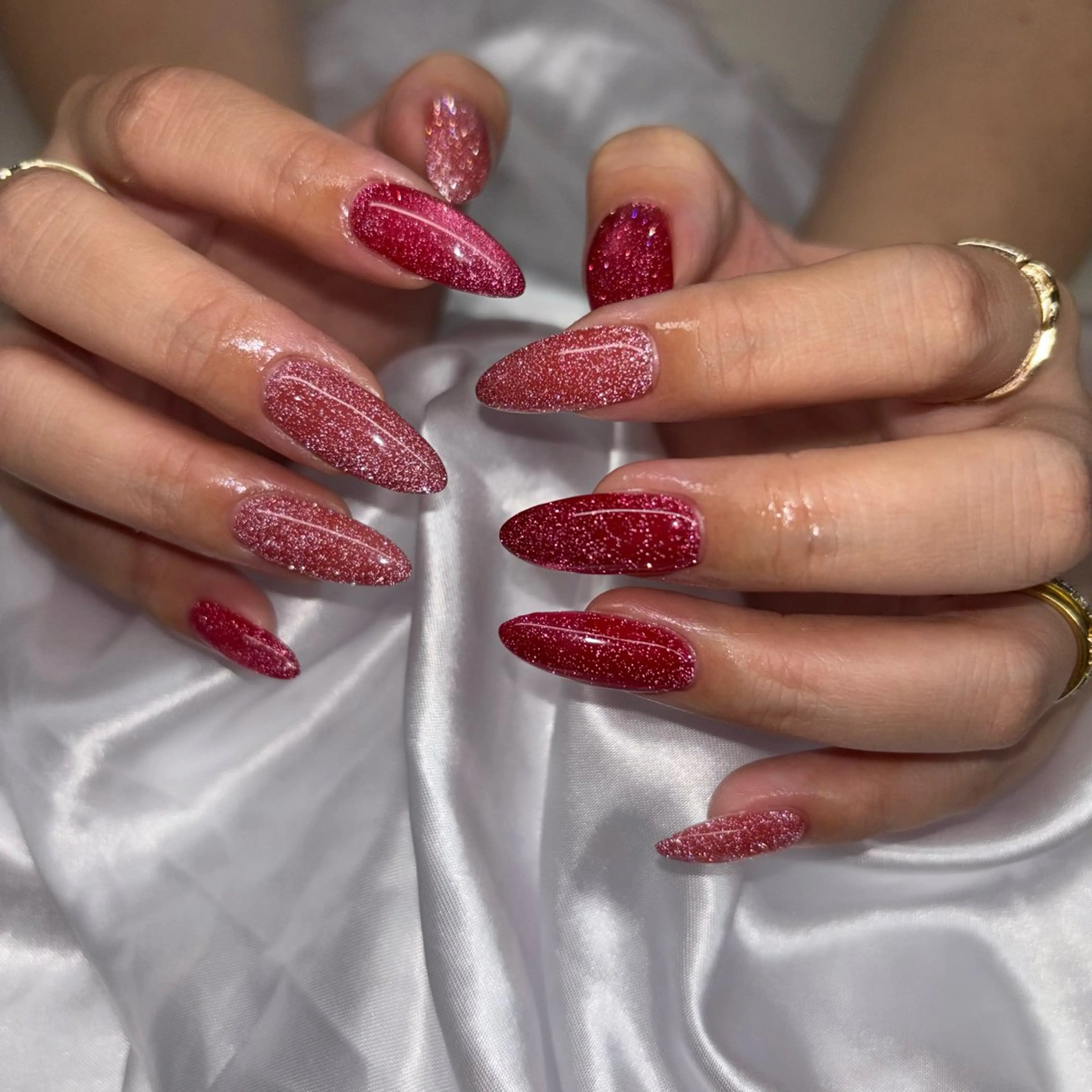ネイル フラッシュネイル フラッシュマグ ラメ(グリッター) 赤色 ハンドネイル soi. ソワのネイルデザイン