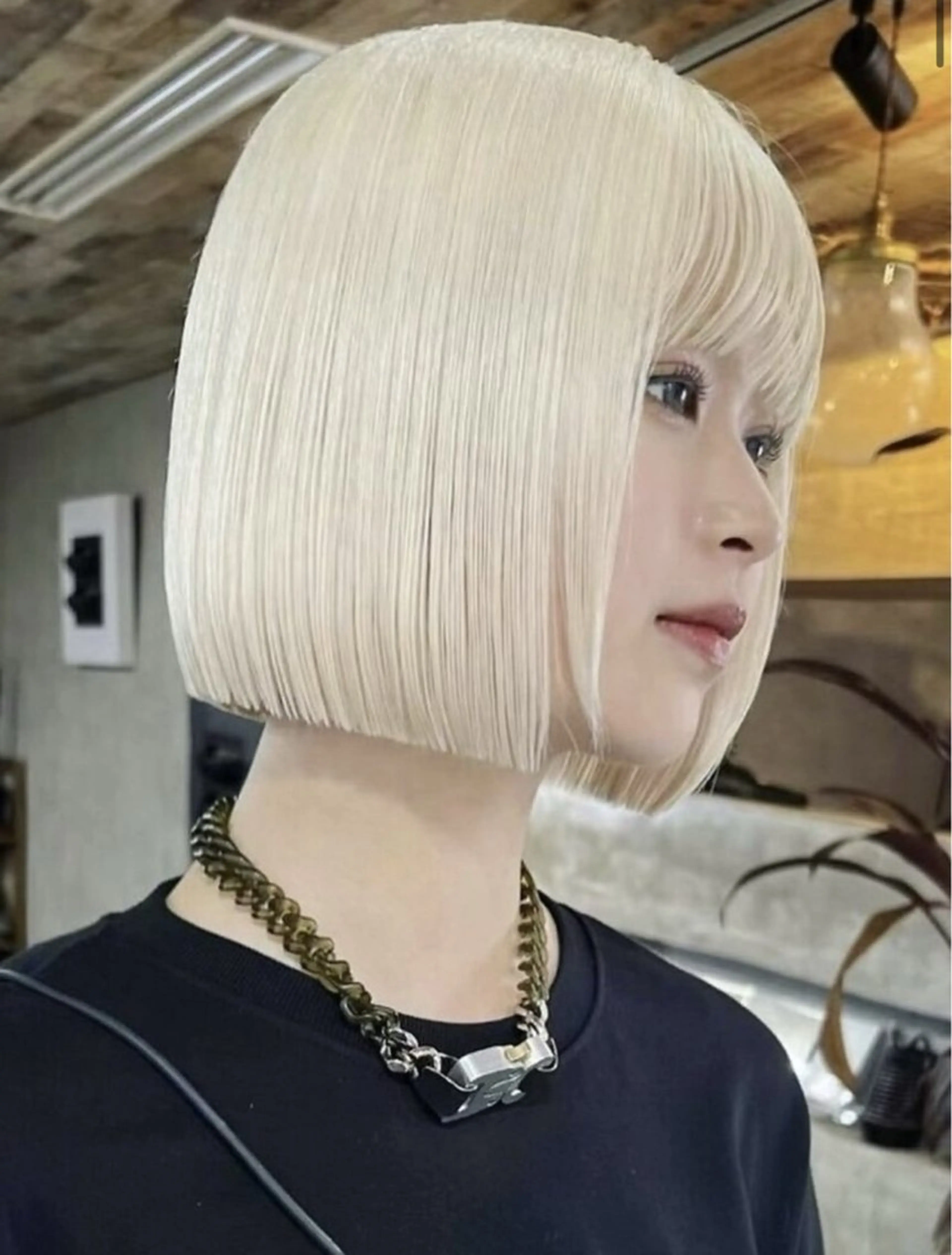 ショート カラー ブリーチ ケアブリーチ ヘアカラー isseiハイトーン /韓国レイヤーのヘアスタイル