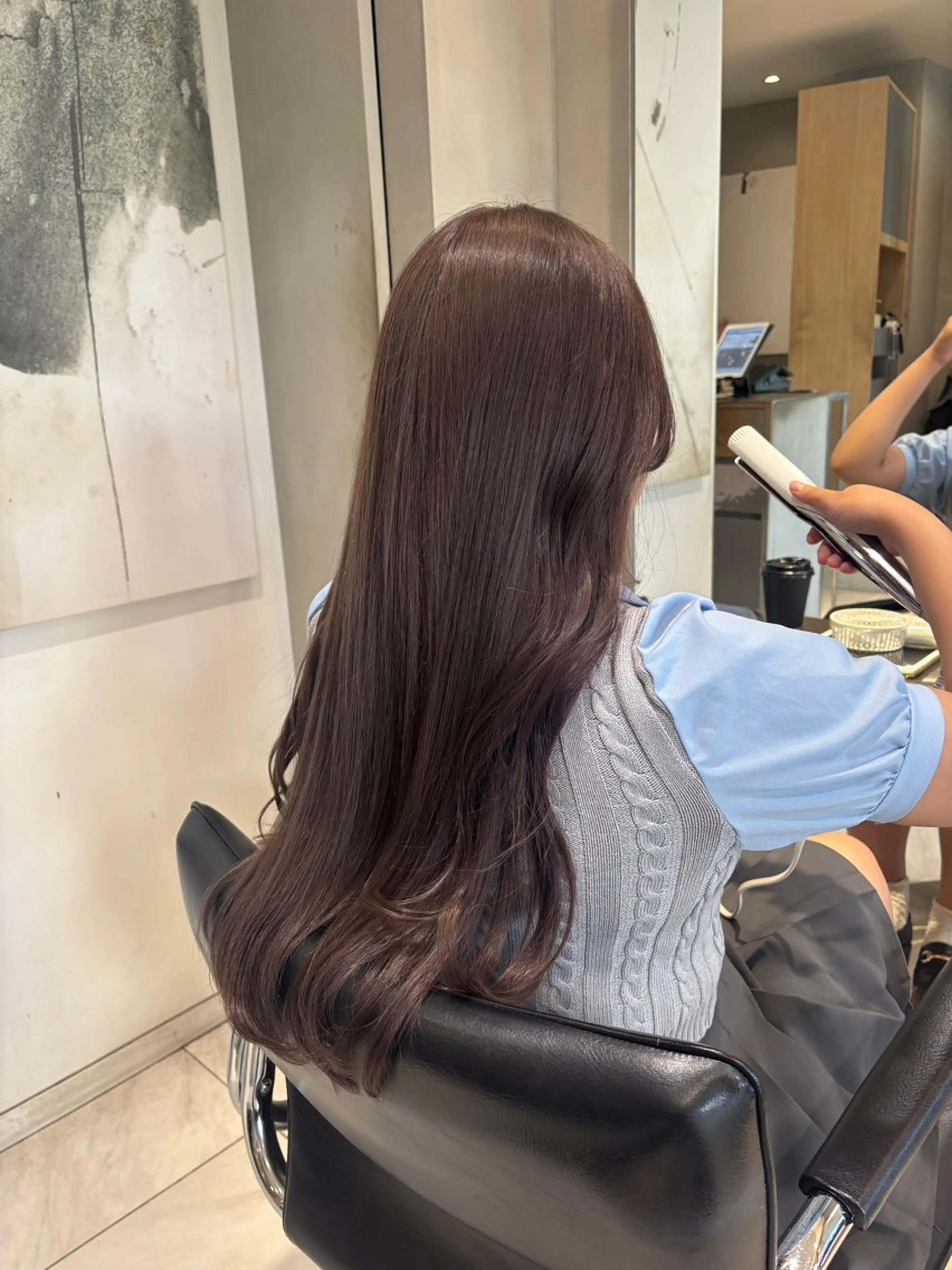 ロング カラー ヘアアレンジ ベージュカラー ブリーチ ヘアカラー トリートメント ヘアセット 艶髪/レイヤーカット 🐣misakiのヘアスタイル