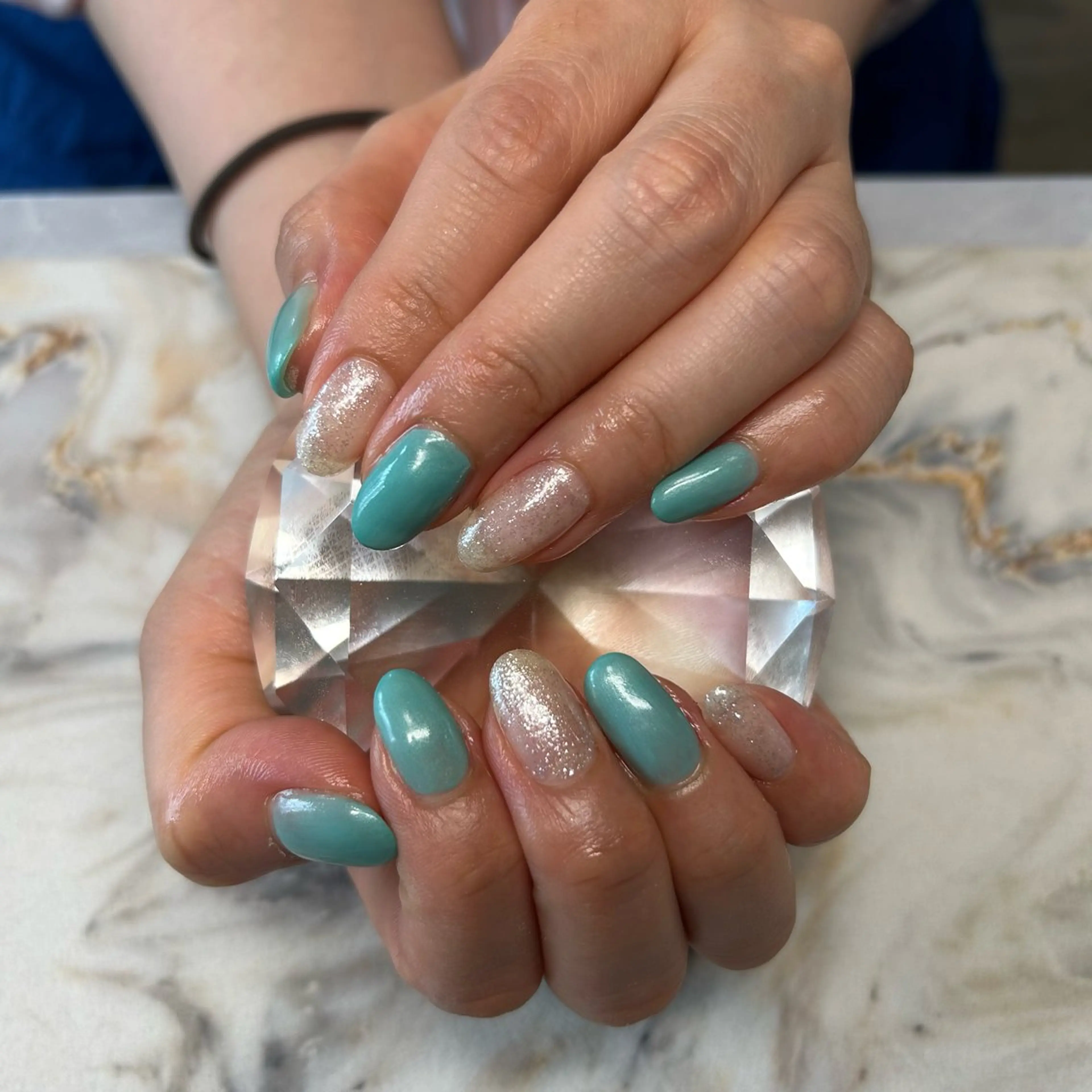 ネイル ブルー グラデーション キラキラネイル ラメ(グリッター) ラメグラデーション Nail Stellaのネイルデザイン