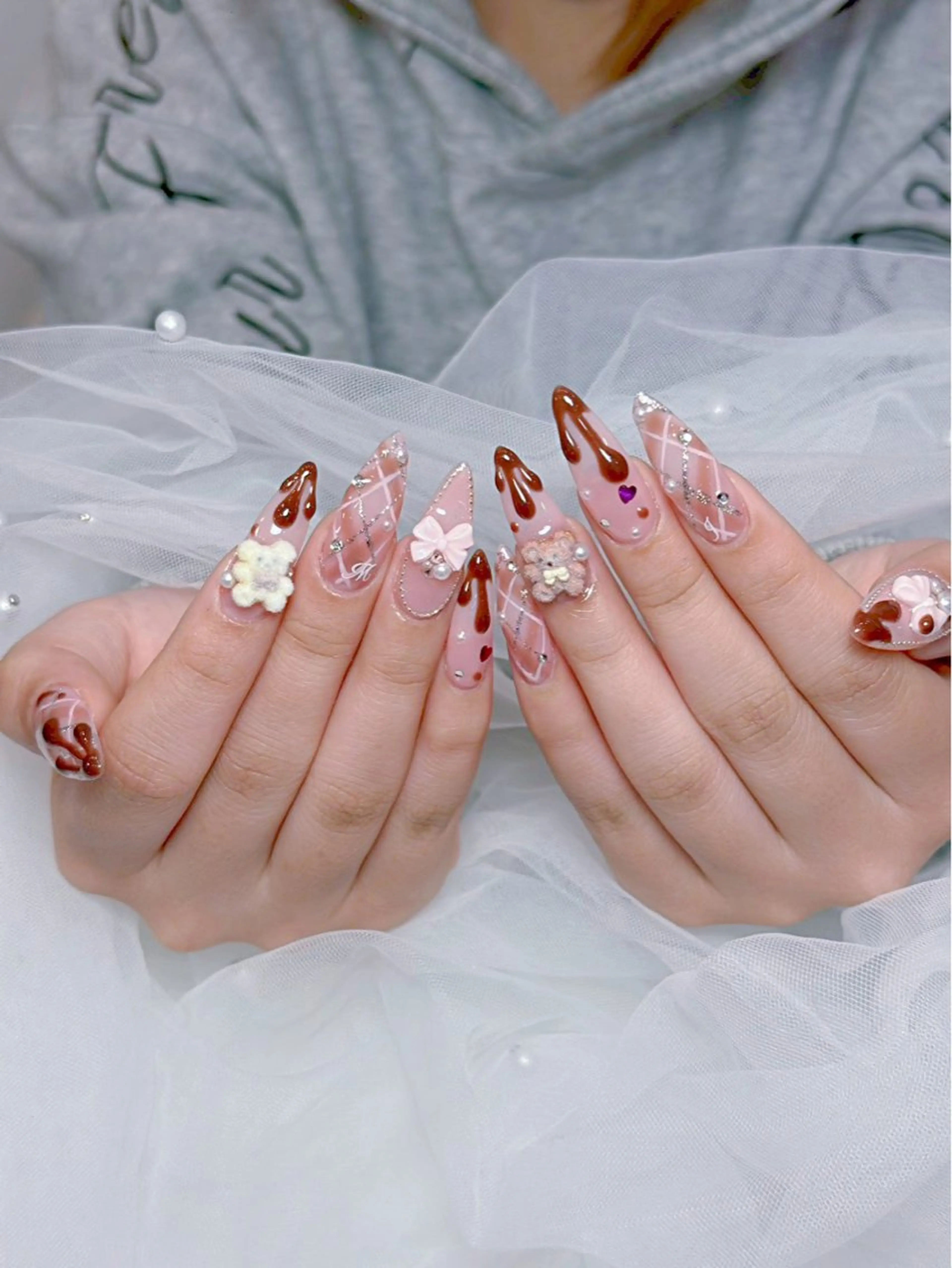 ネイル アートネイル オーロラネイル チークネイル 長さ出し フットネイル ハンドネイル ハンドケア Mio_ Noiranailのネイルデザイン