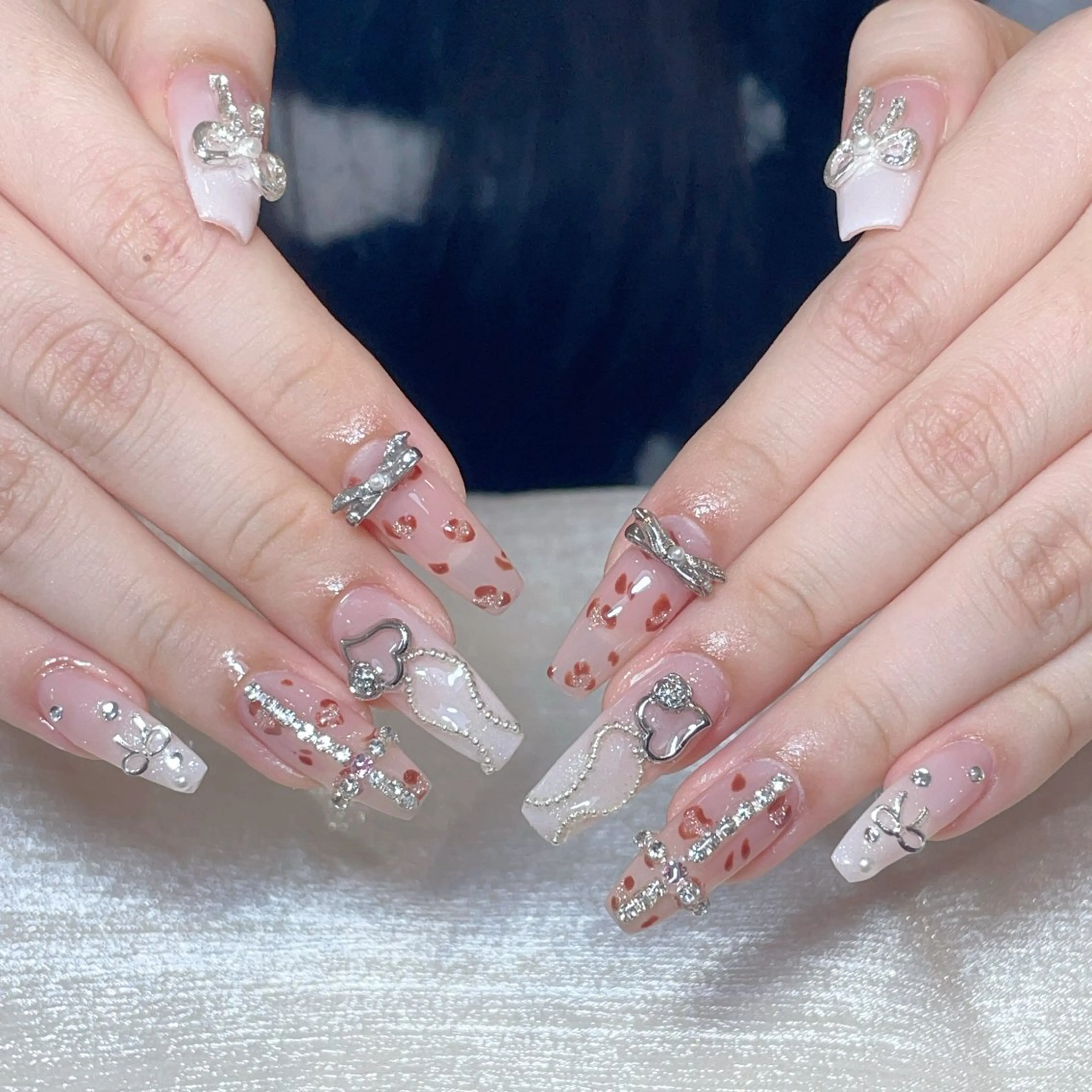 ネイル アートネイル オーロラネイル フラッシュネイル ガーリー キラキラネイル ハンドネイル Una NAILMANAMIのネイルデザイン