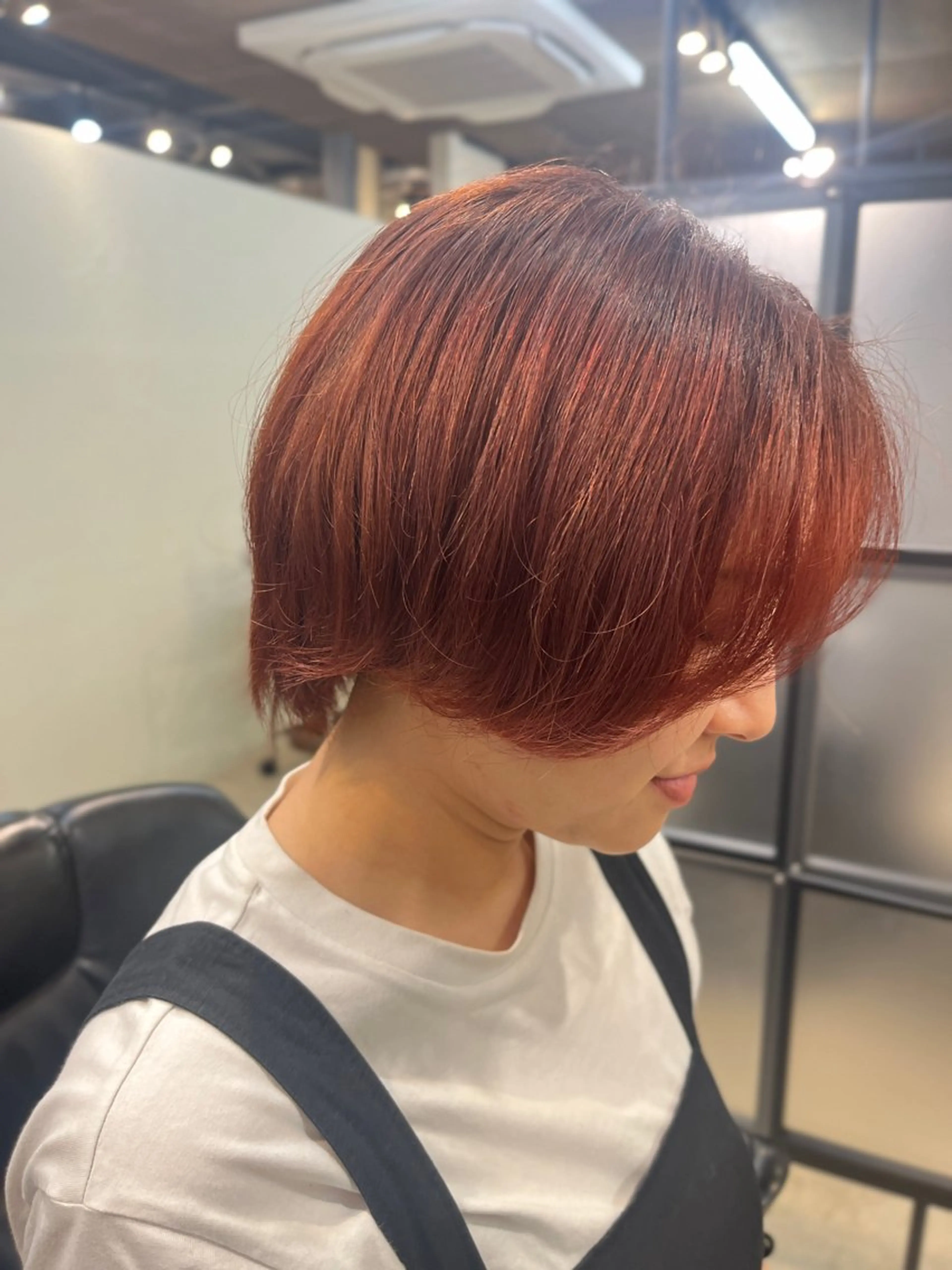 ショート カラー 伯部 真子のヘアスタイル