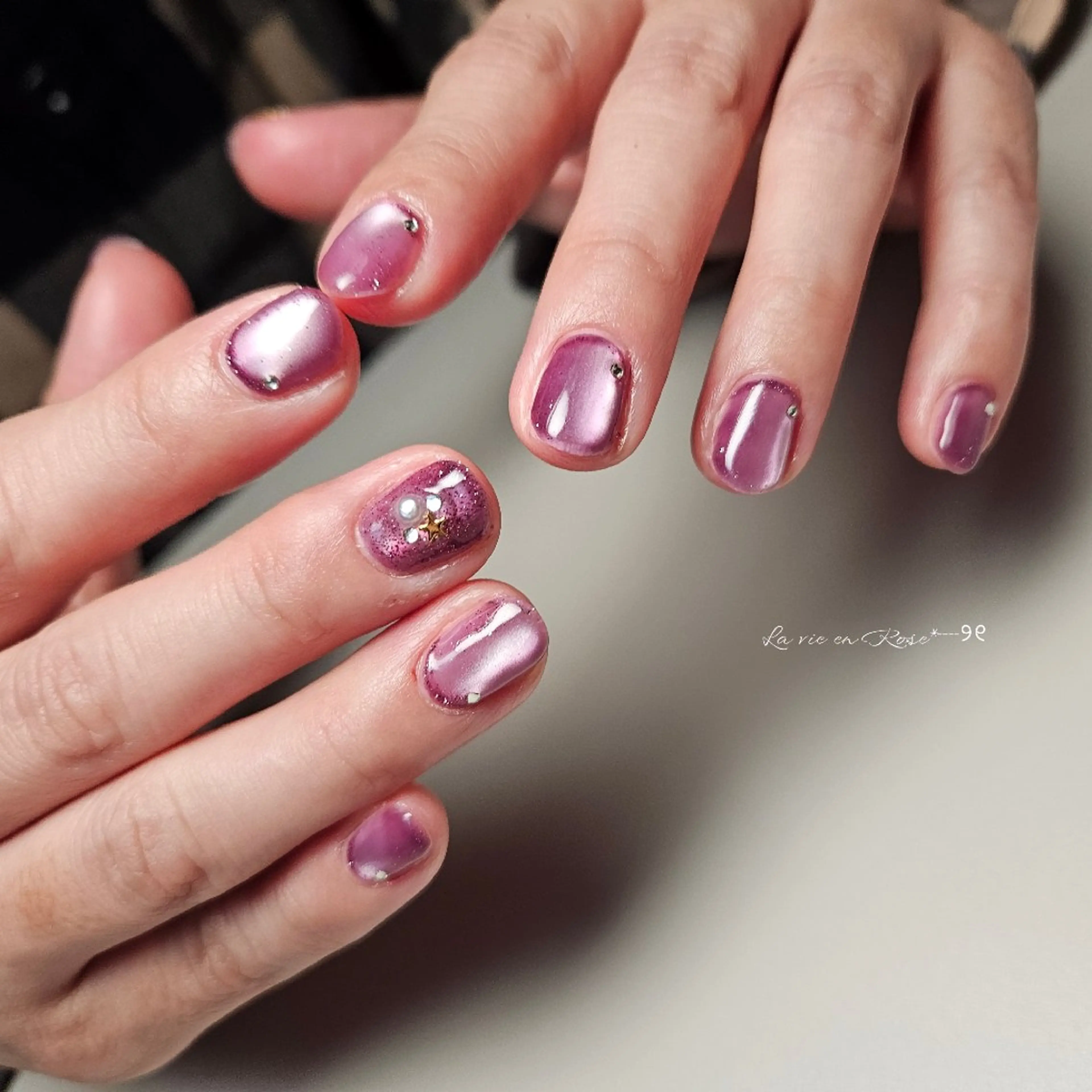 ネイル マグネットネイル ラヴィアン ローズのネイルデザイン