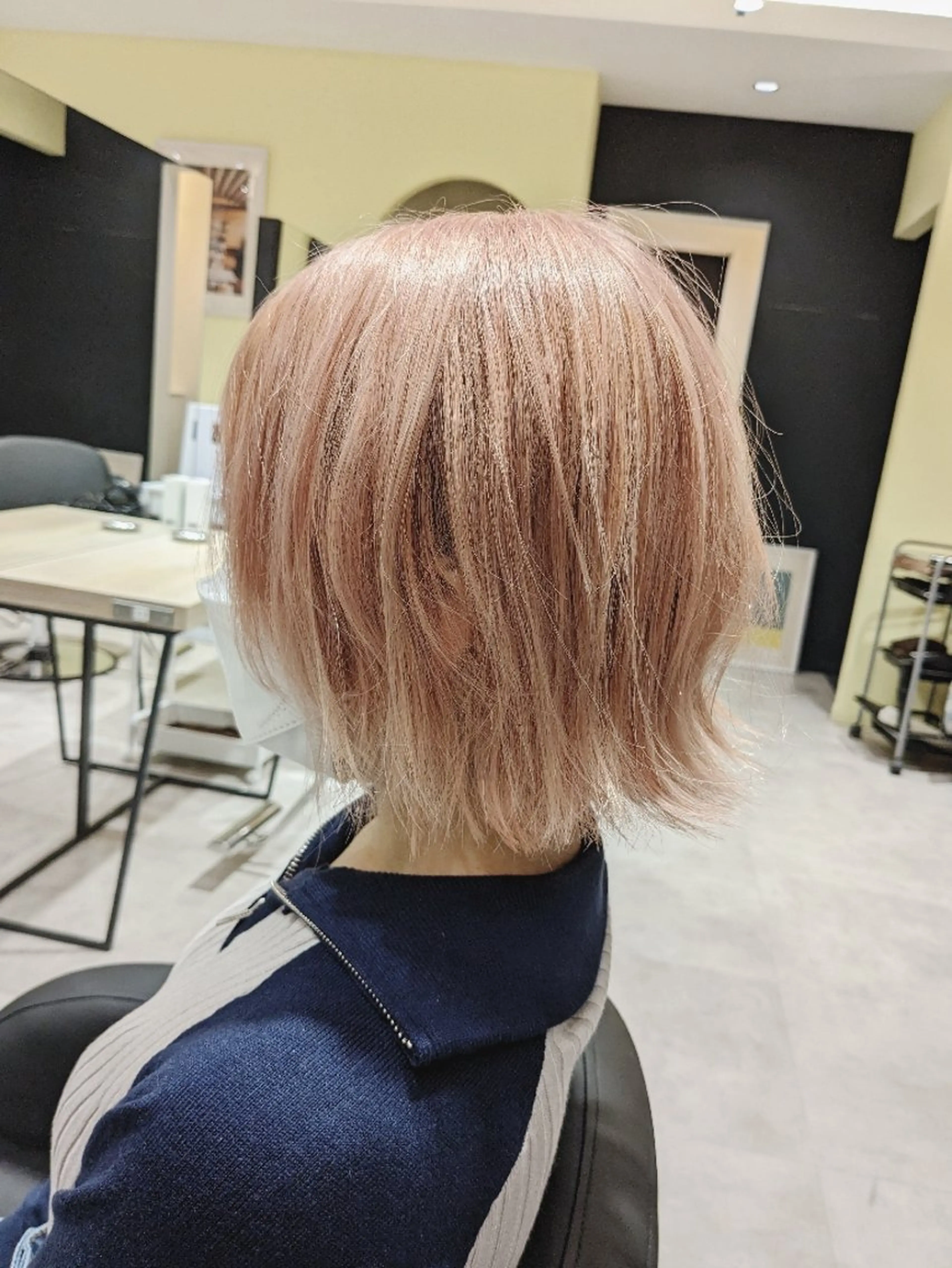 ケアブリーチダブルカラー(艶トリートメント付)の写真