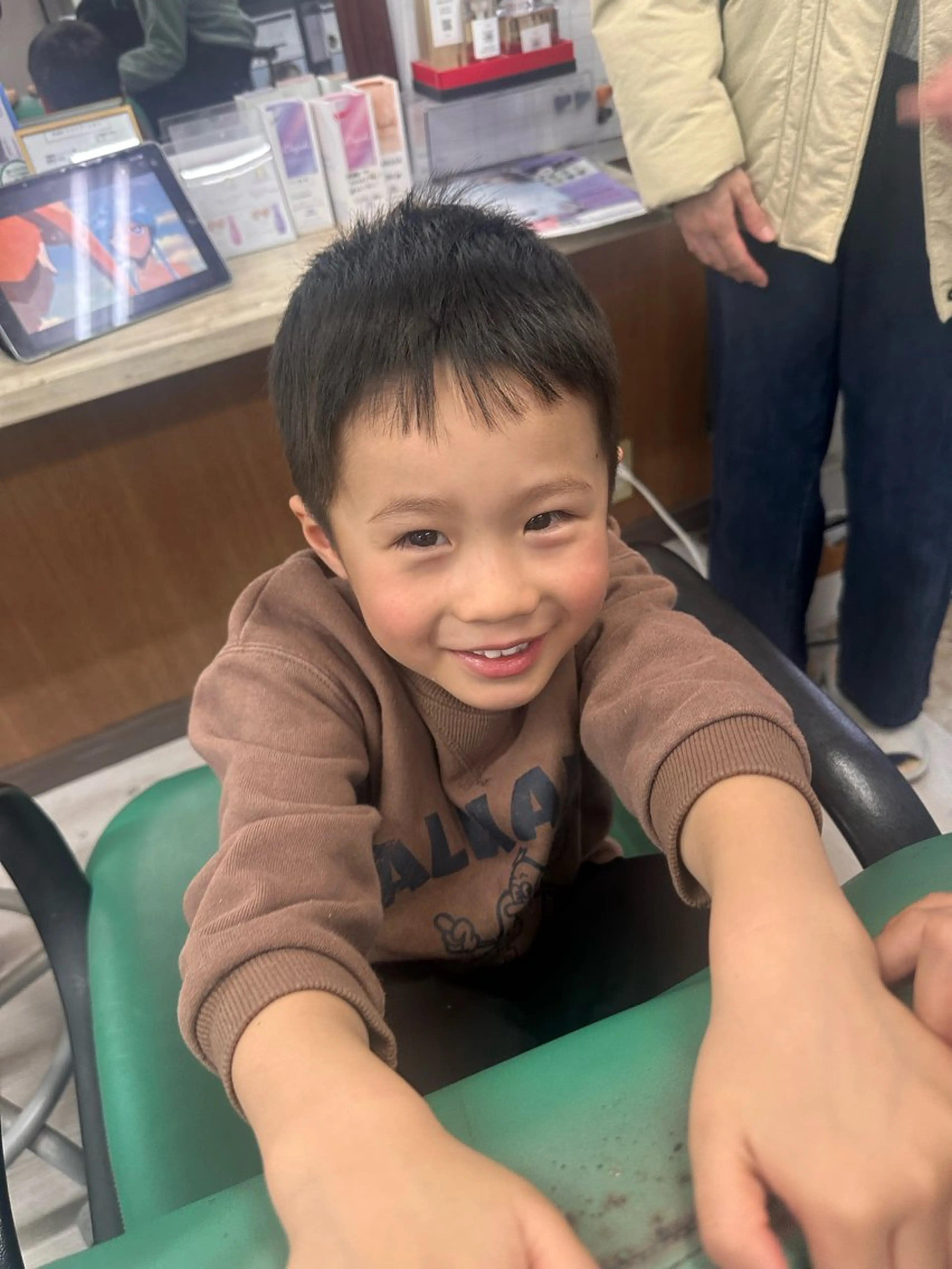 キッズ カット 髪質改善のプロ✨りな さんのヘアスタイル